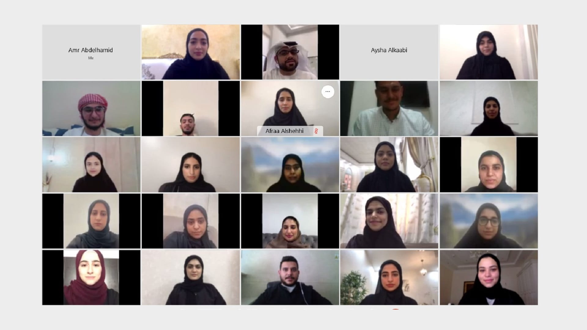 صورة بعنوان: طلبة الاتصال بالجامعة القاسمية يلتحقون ببرامج تدريبية إعلامية  