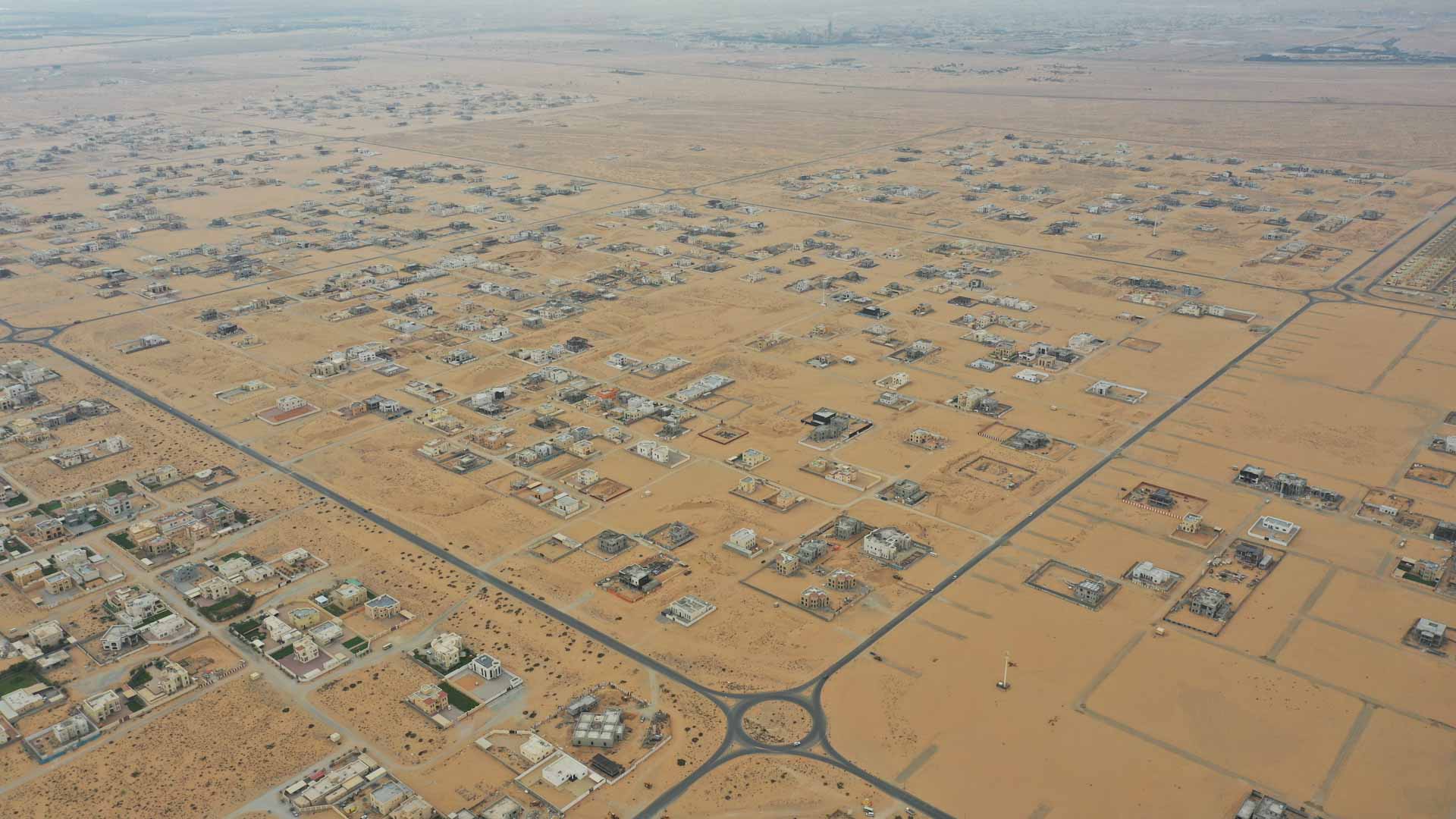 صورة بعنوان: "أشغال الشارقة" تبدأ تسوية شاملة لأراضي "الموردة 3" بضاحية السيوح 