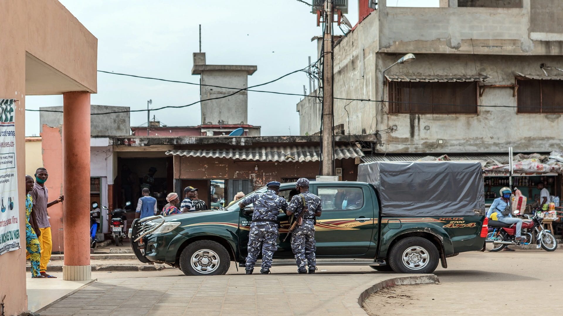 صورة بعنوان: مقتل ضابط وخطف طلاب في هجوم على مدرسة بنيجيريا 