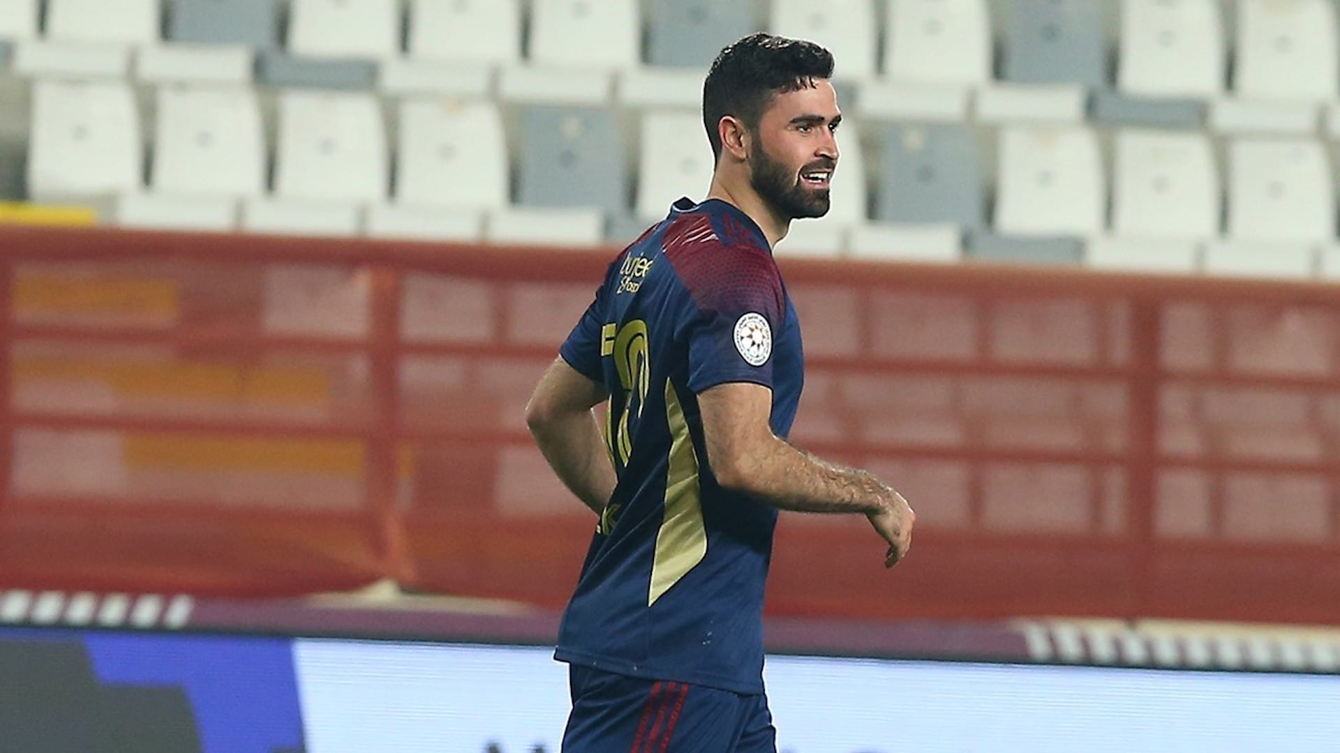 صورة بعنوان: نادي الوحدة يشيد بأرقام لاعبه السوري عمر خريبين  