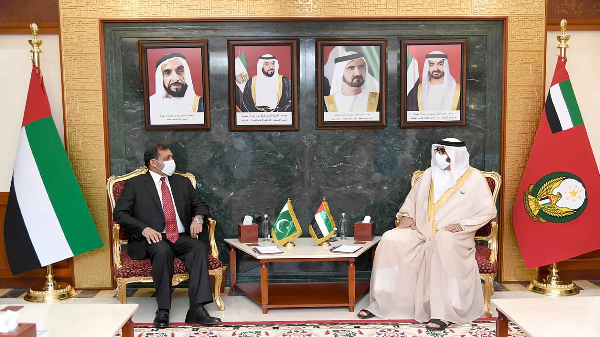 صورة بعنوان: البواردي يبحث علاقات التعاون مع سفير باكستان 