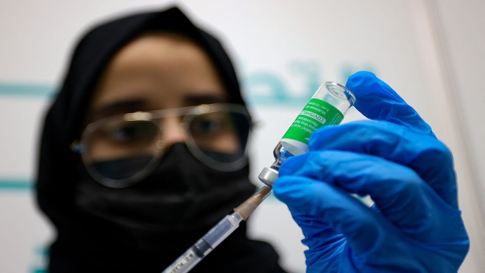 صورة بعنوان: "الصحة" تُقدم 52,104 جرعات من لقاح "كوفيد-19" بإجمالي 14,512,626 