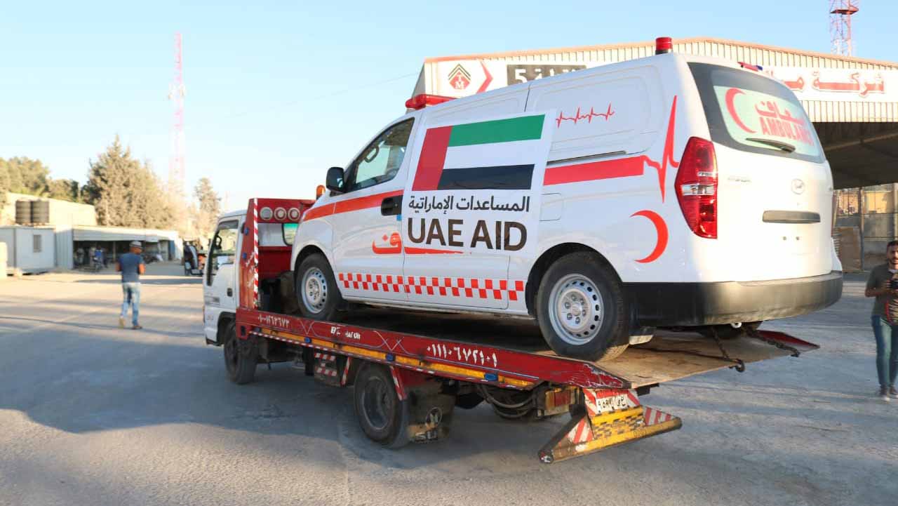 صورة بعنوان: الإمارات ترسل 20 سيارة إسعاف لدعم الأشقاء الفلسطينيين في غزة 