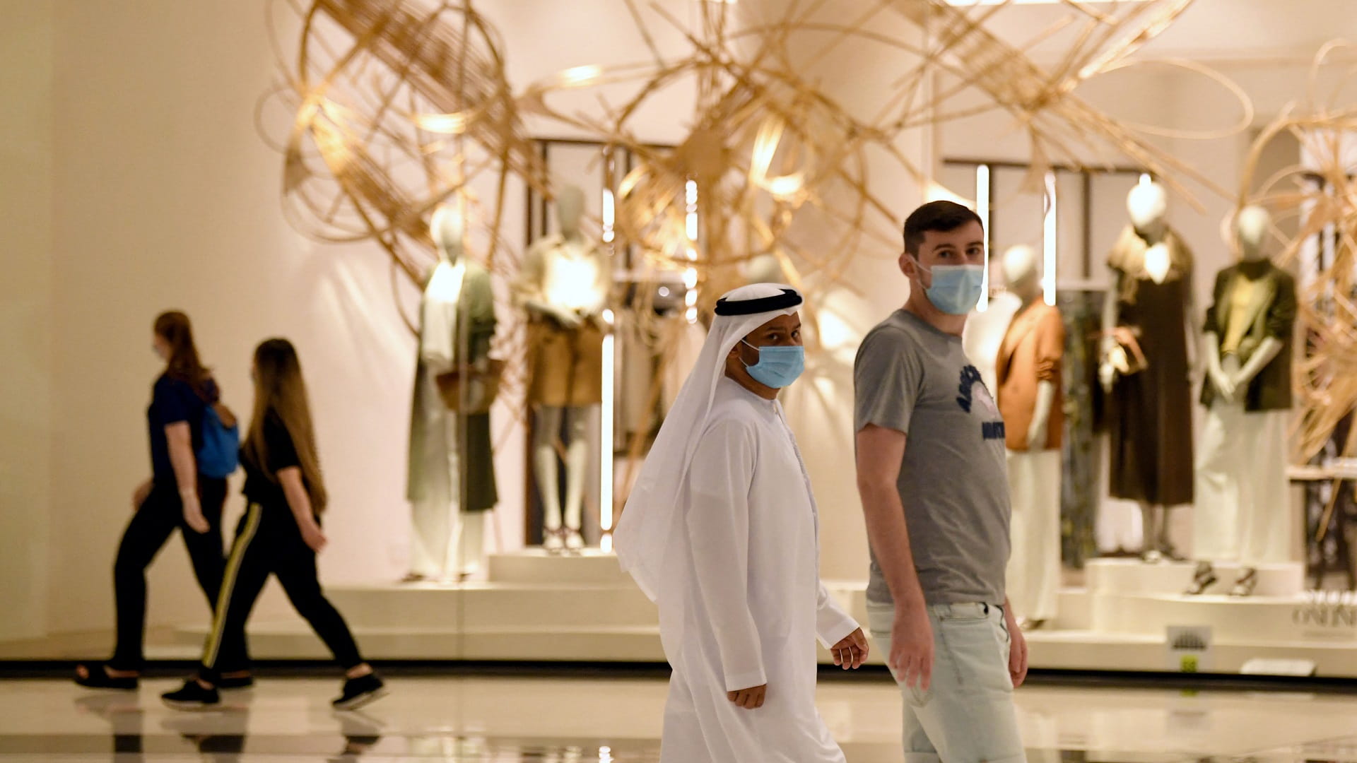 صورة بعنوان: الإمارات ترصد 2167 إصابة بفيروس كورونا  