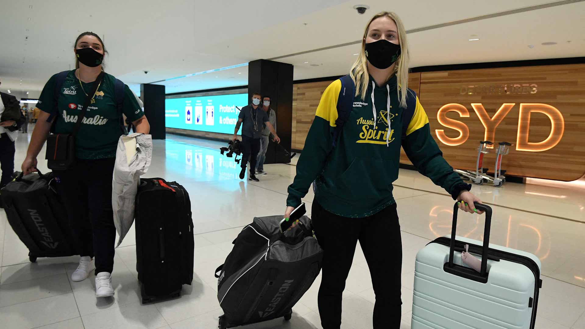 Image for the title: COVID-19 alert issued for Australia-New Zealand flights 