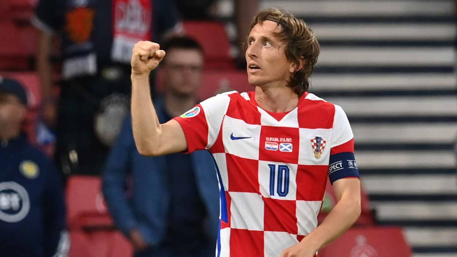 Image for the title: Modric and Perisic send Croatia through at Scotland's expense 