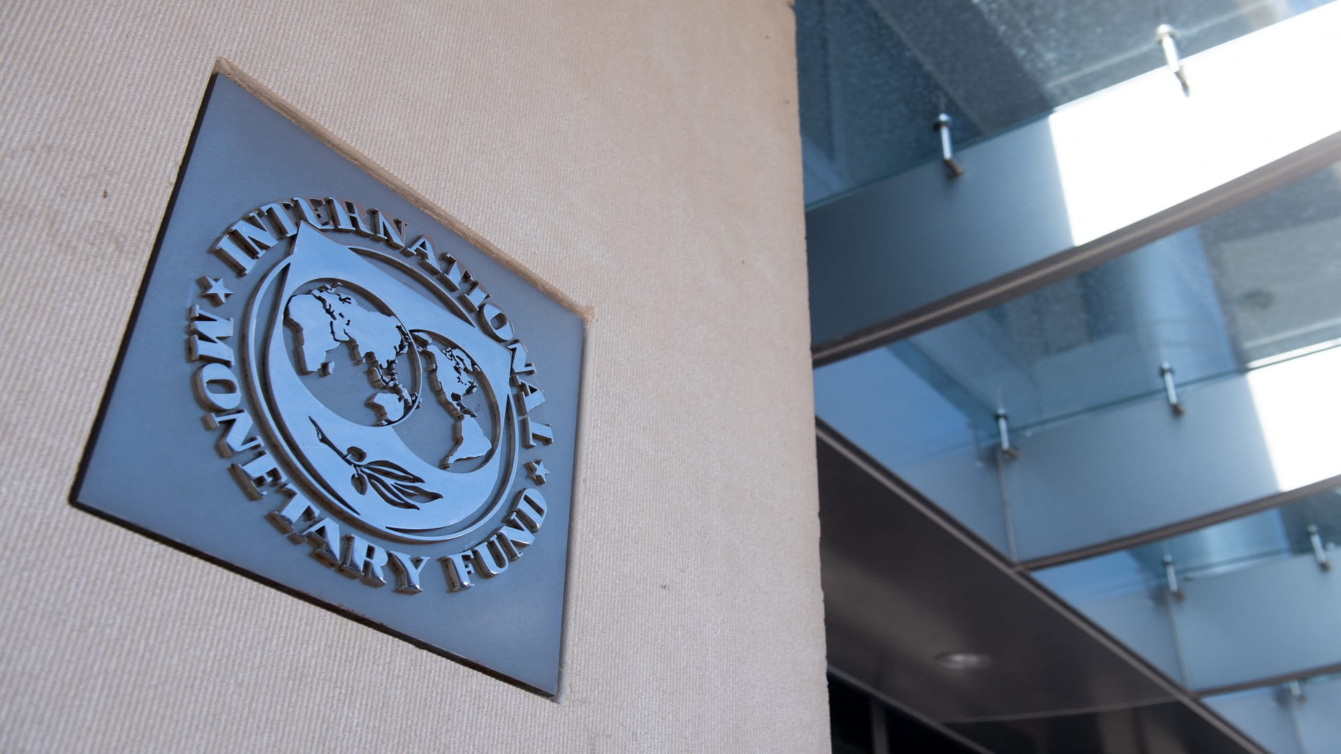 Image for the title: IMF completes second review under the SBA for Egypt 