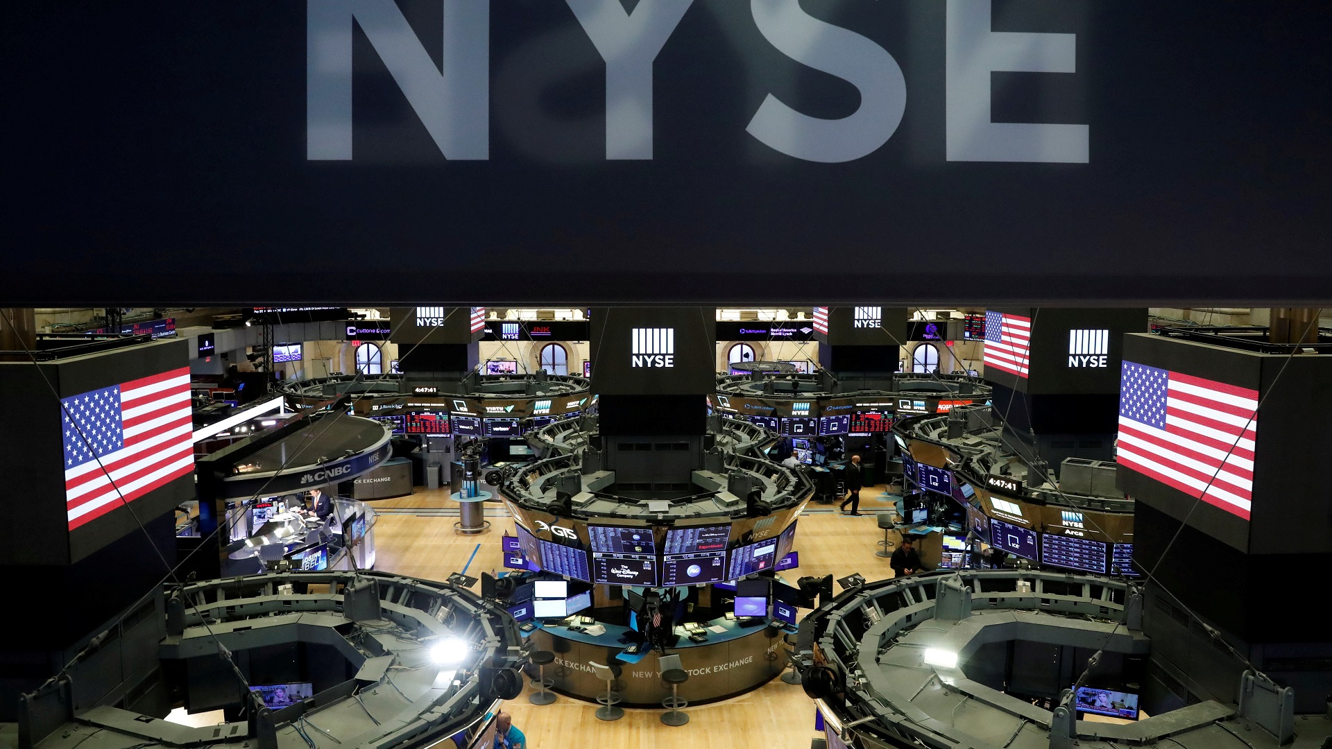 صورة بعنوان: صعود قياسي لستاندرد أند بورز وناسداك مع تراجع طلبات إعانة البطالة 