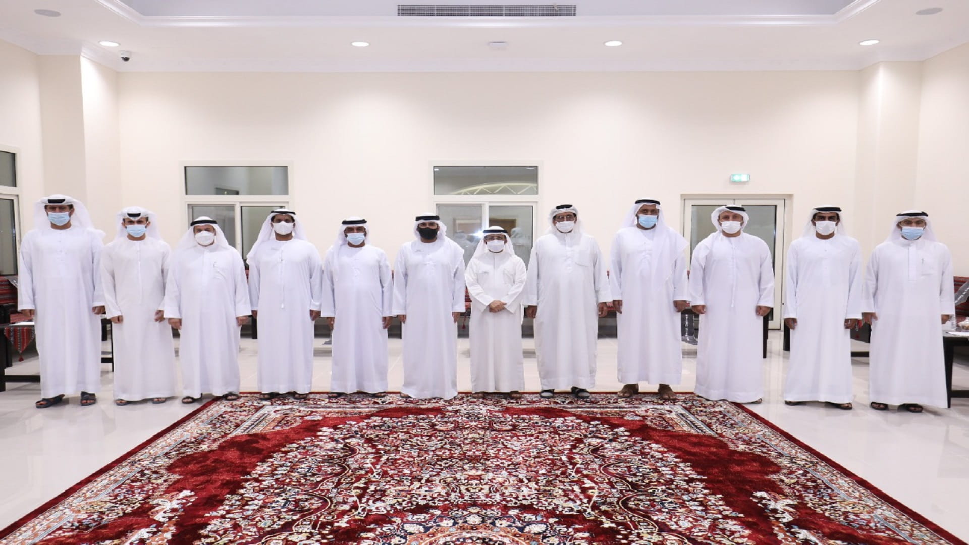 صورة بعنوان: مجلس الحمرية يؤكد على دوره بتوفير مقومات الحياة الكريمة للمواطنين 