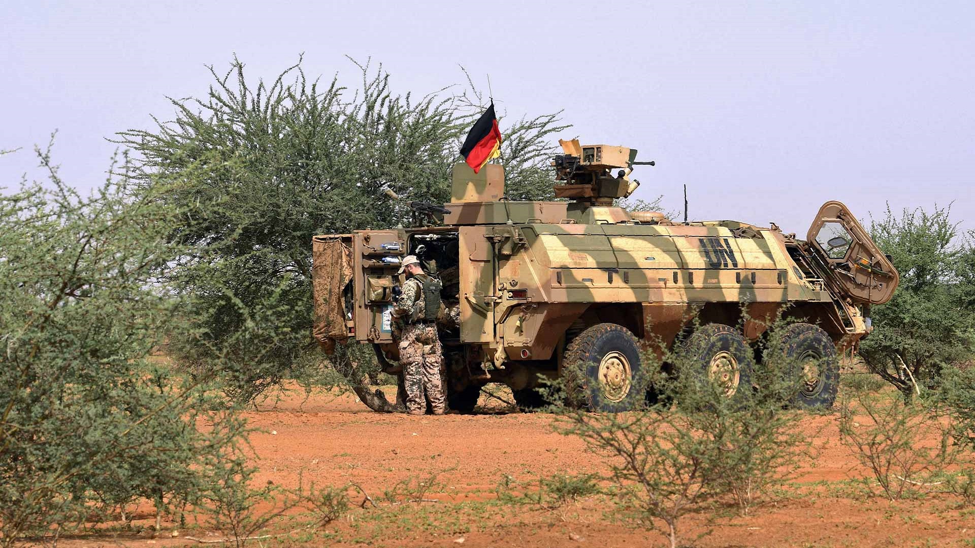 Image for the title: Car bomb wounds 15 UN peacekeepers in Mali 
