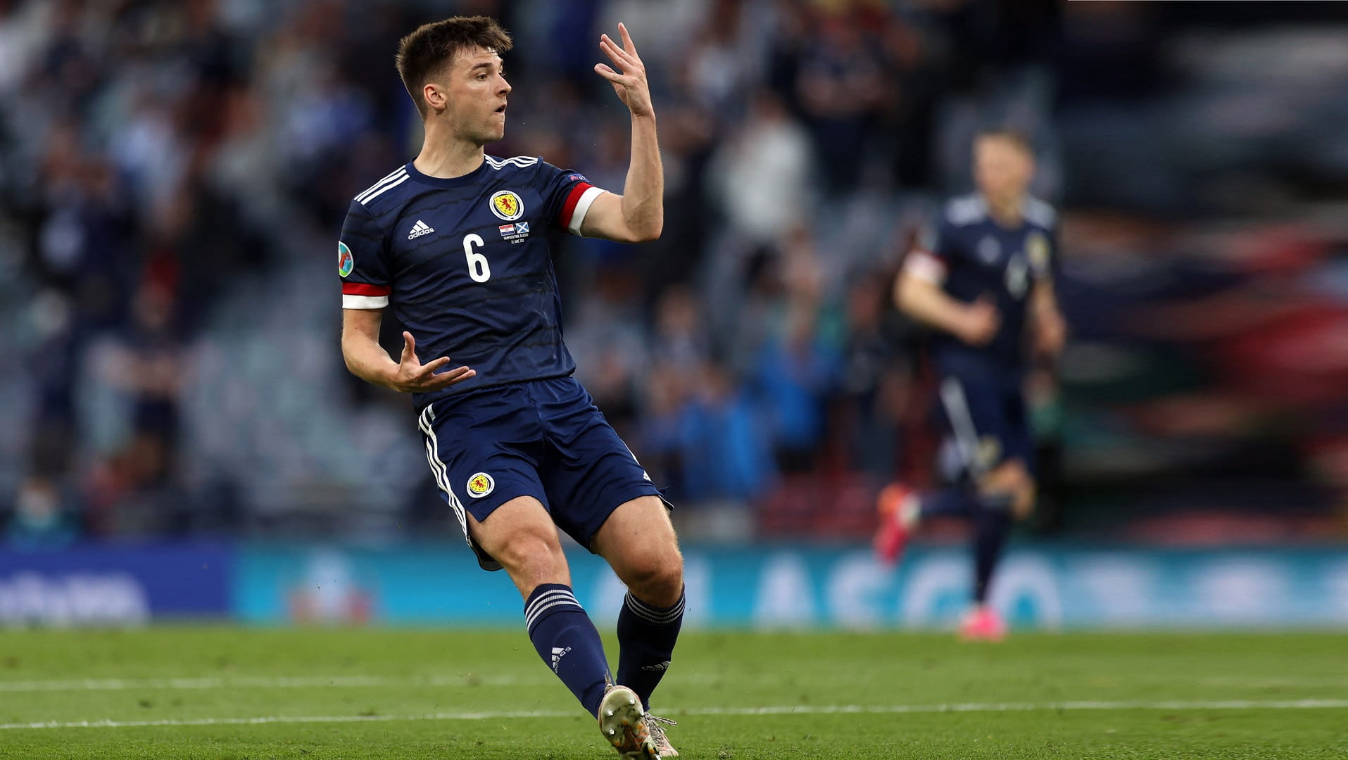 صورة بعنوان: أرسنال الإنجليزي يمدد عقد ظهيره الأيسر الإسكتلندي كيران تييرني 