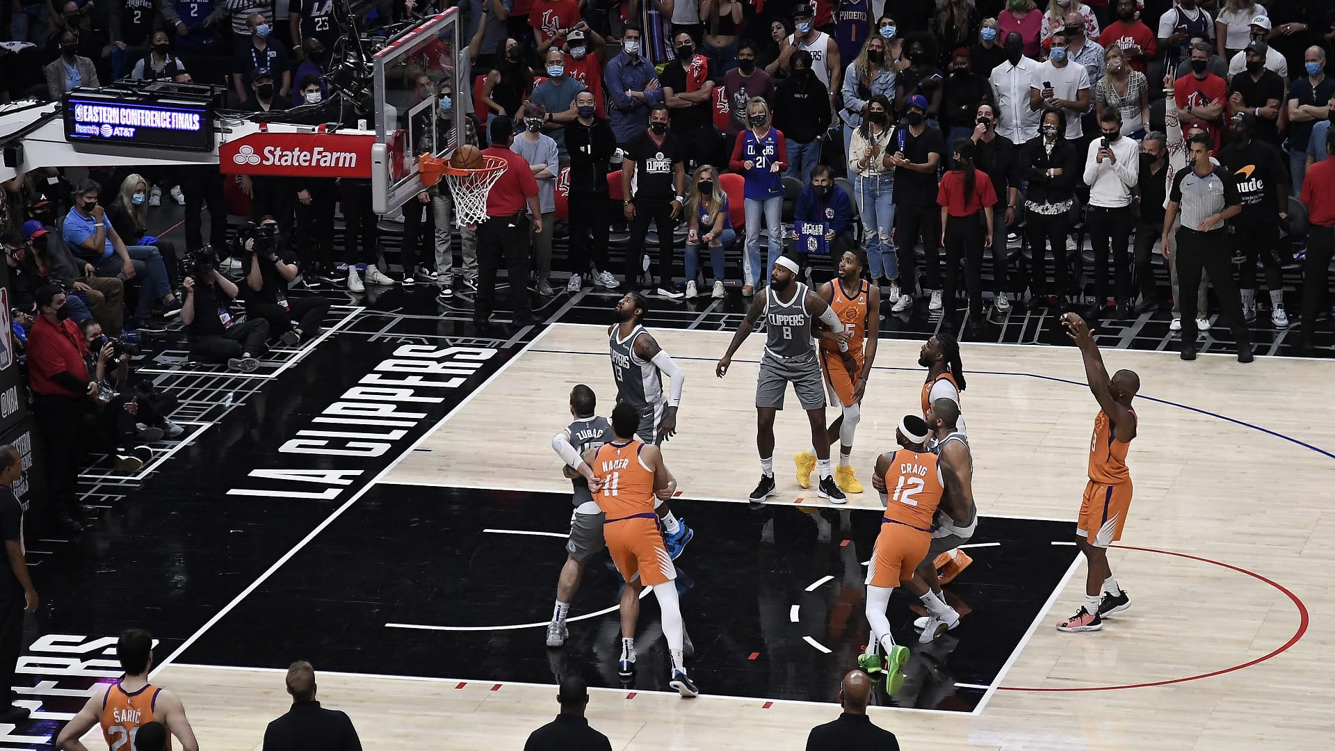 صورة بعنوان: فينيكس صنز يقترب من نهائي دوري كرة السلة الأميركي   