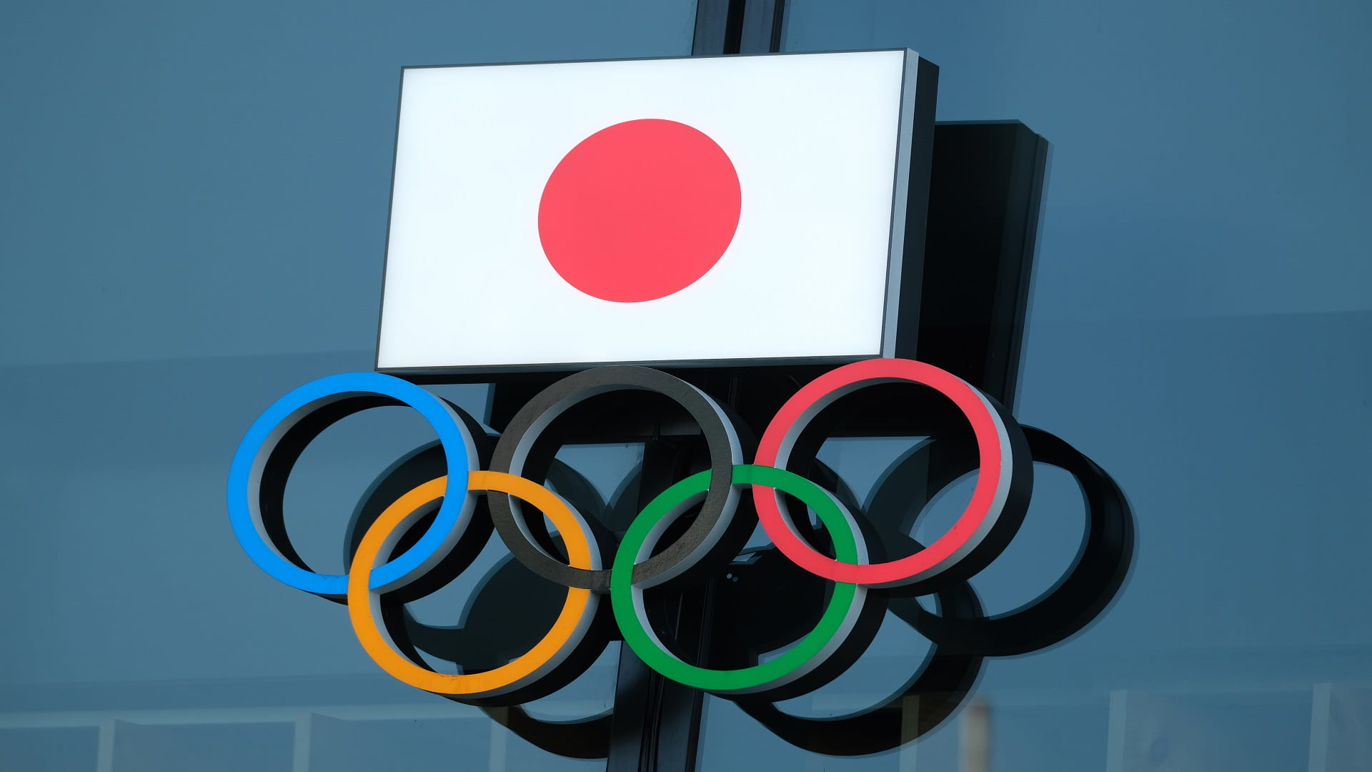 Image for the title: Tokyo Olympic organisers: Torch relay spectators must be masked 