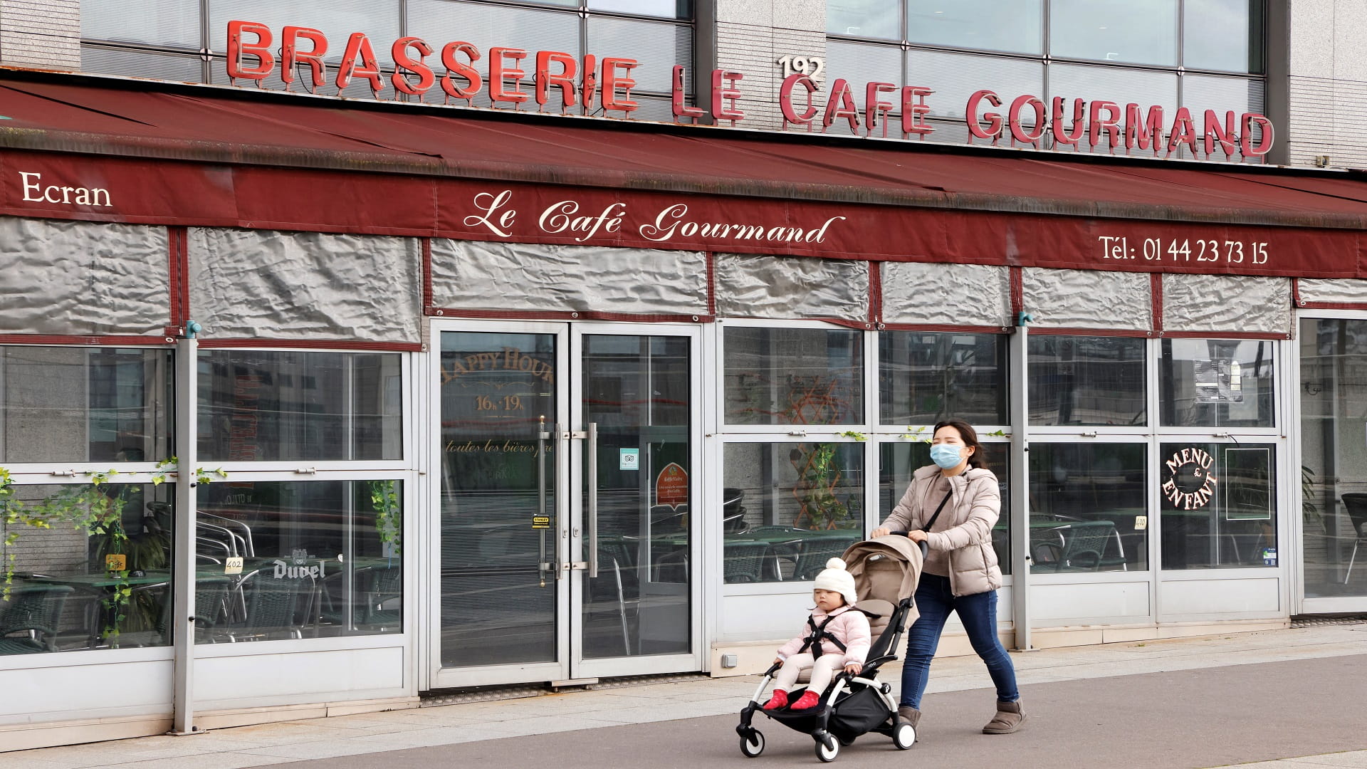 Image for the title: France reports 4,219 people in intensive care with coronavirus 