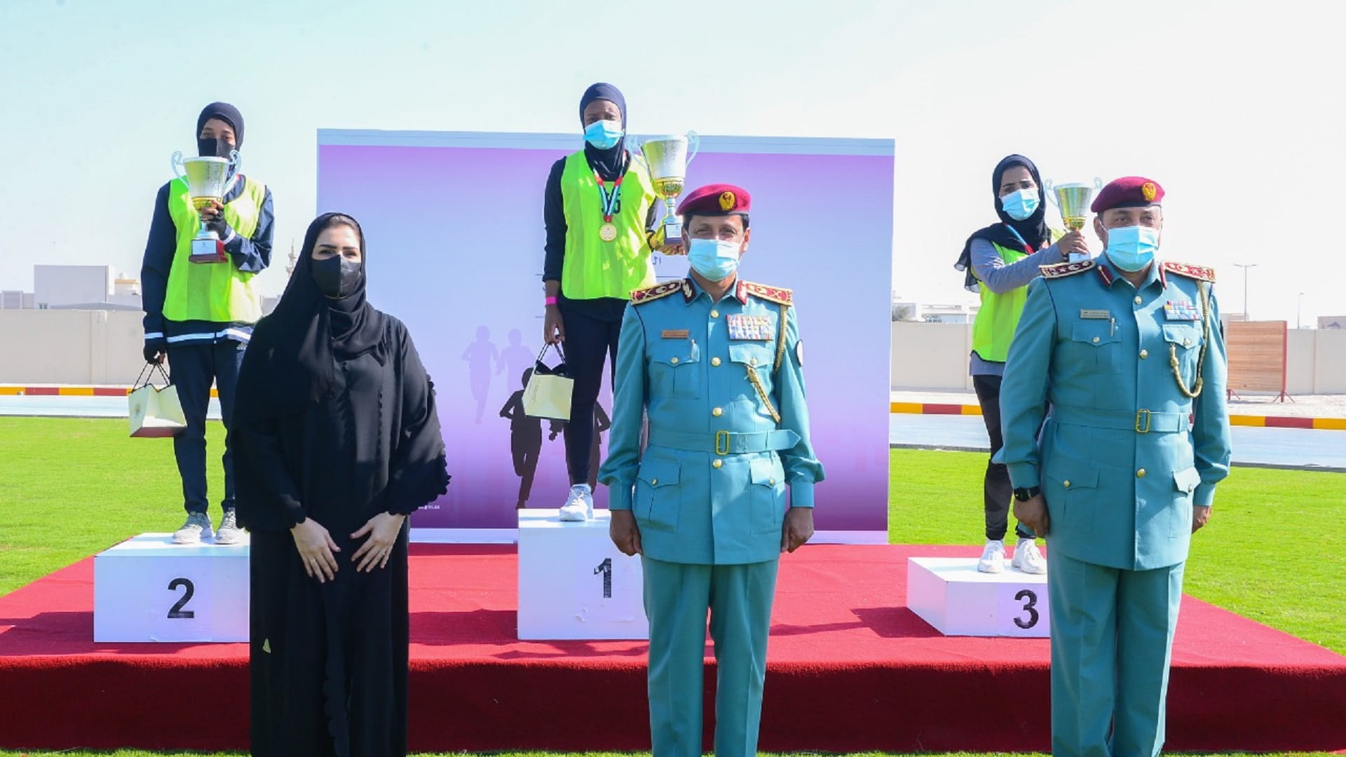 صورة بعنوان: اللواء الشامسي يشهد بطولة اللياقة والتحدي للمنتسبات بشرطة الشارقة 