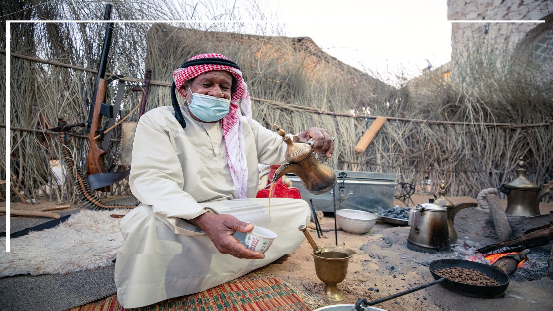 Image for the title: Visitors of SHD are treated with Arabic gahwa 