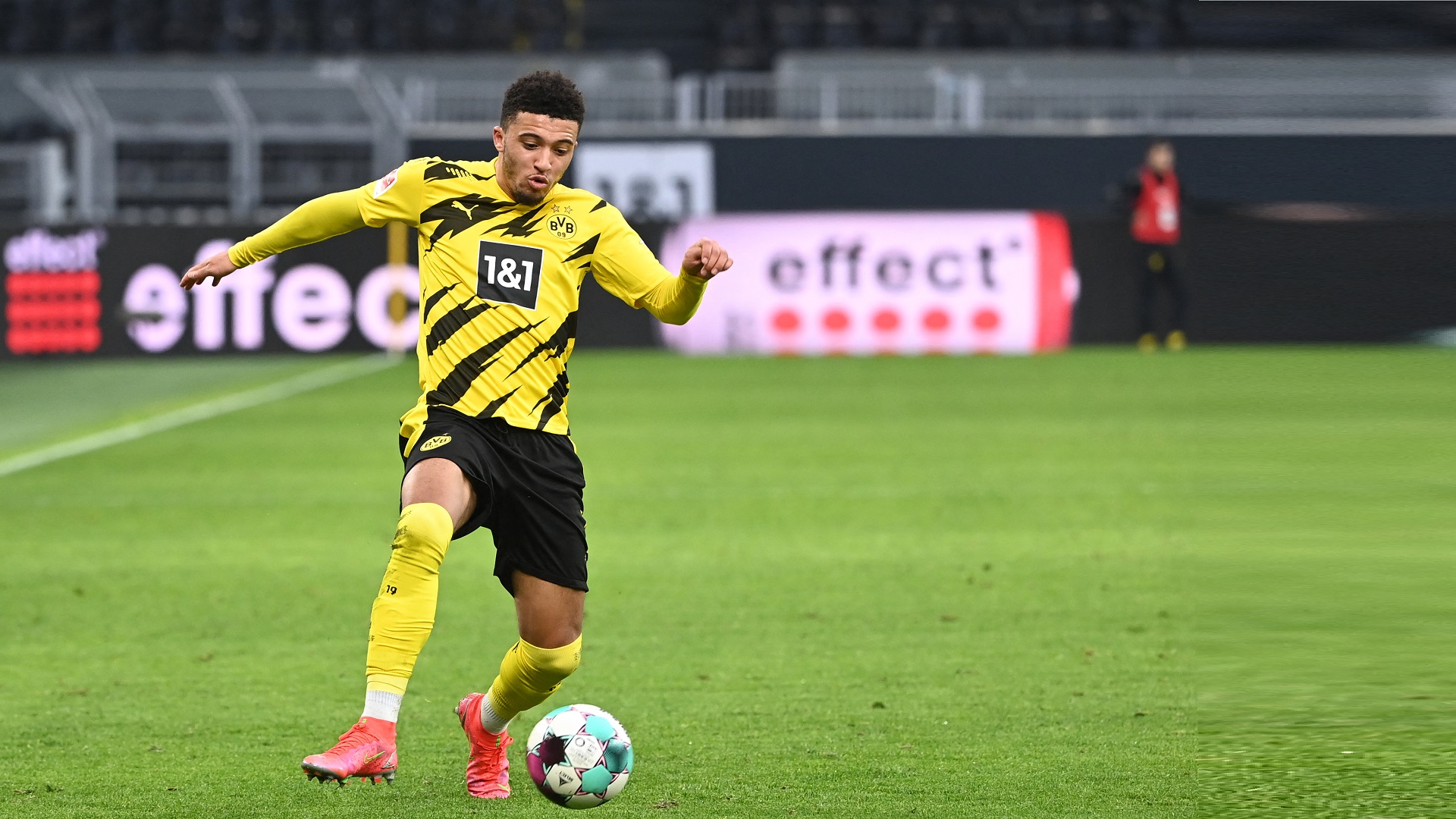 صورة بعنوان: بوروسيا دورتموند يخسر جهود سانشو لعدة أسابيع 