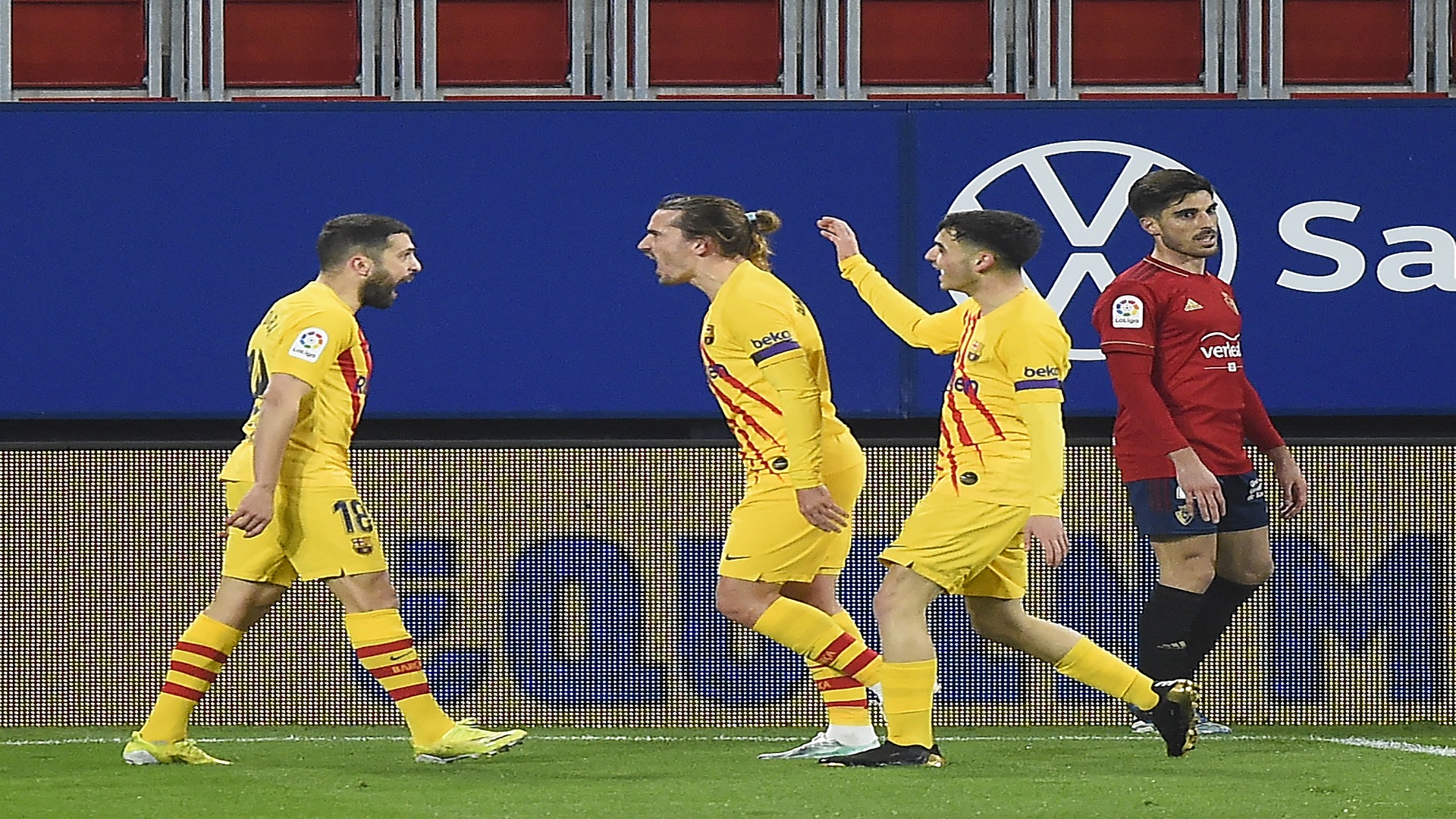 صورة بعنوان: برشلونة ينفرد بوصافة الدوري الإسباني لكرة القدم 