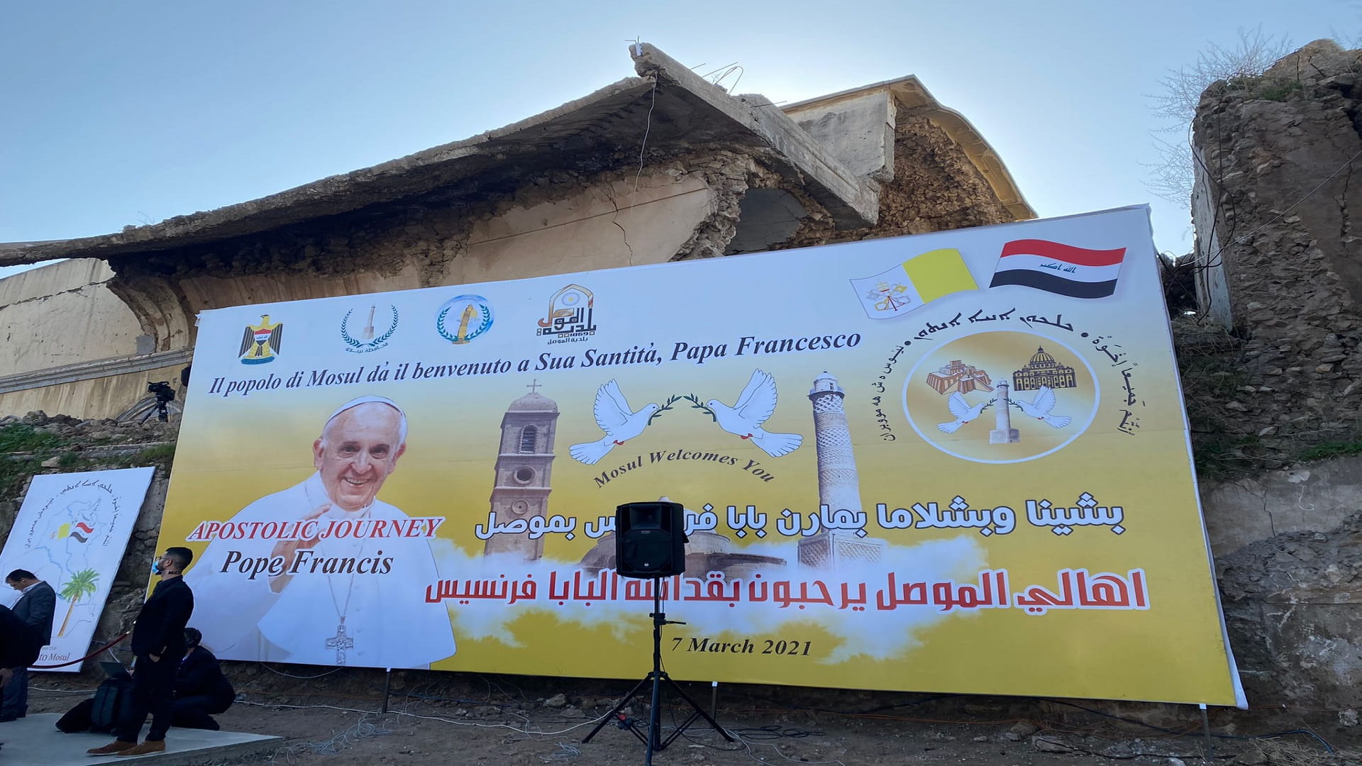 صورة بعنوان: البابا فرنسيس يزور الموصل ويؤكد أن الأخوة أقوى من صوت الكراهية 