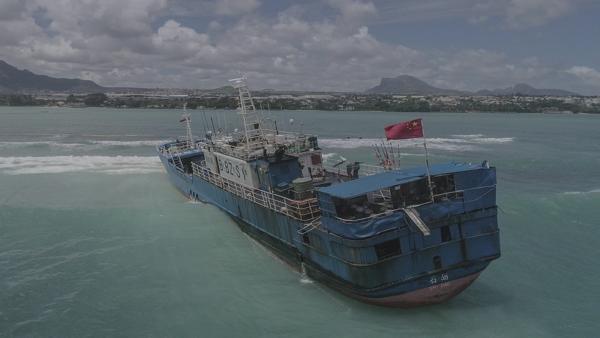 Image for the title: Ship runs aground off Mauritius with fuel aboard 
