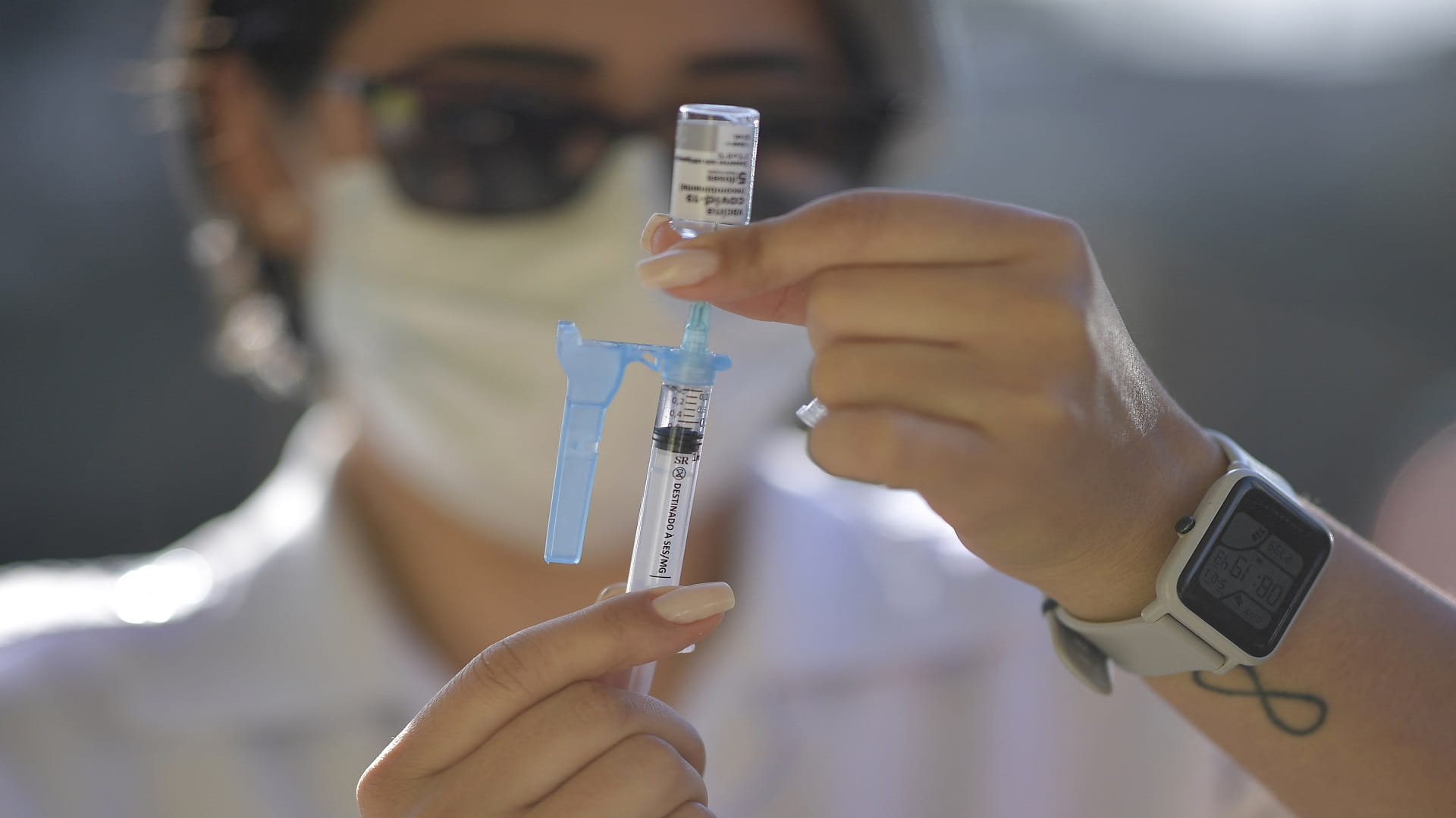 Image for the title: Brazil struggles to deliver Covid vaccine second doses 