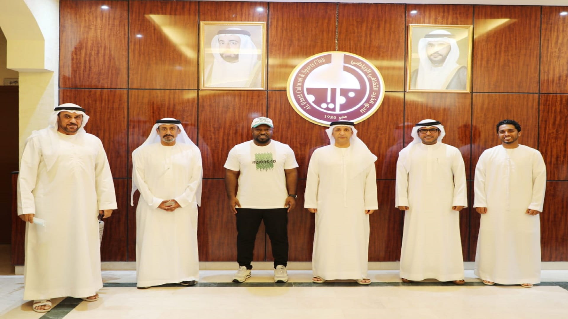 صورة بعنوان: نادي الذيد يجدد عقد مدربه ومساعد مدربه لفريق كرة القدم  