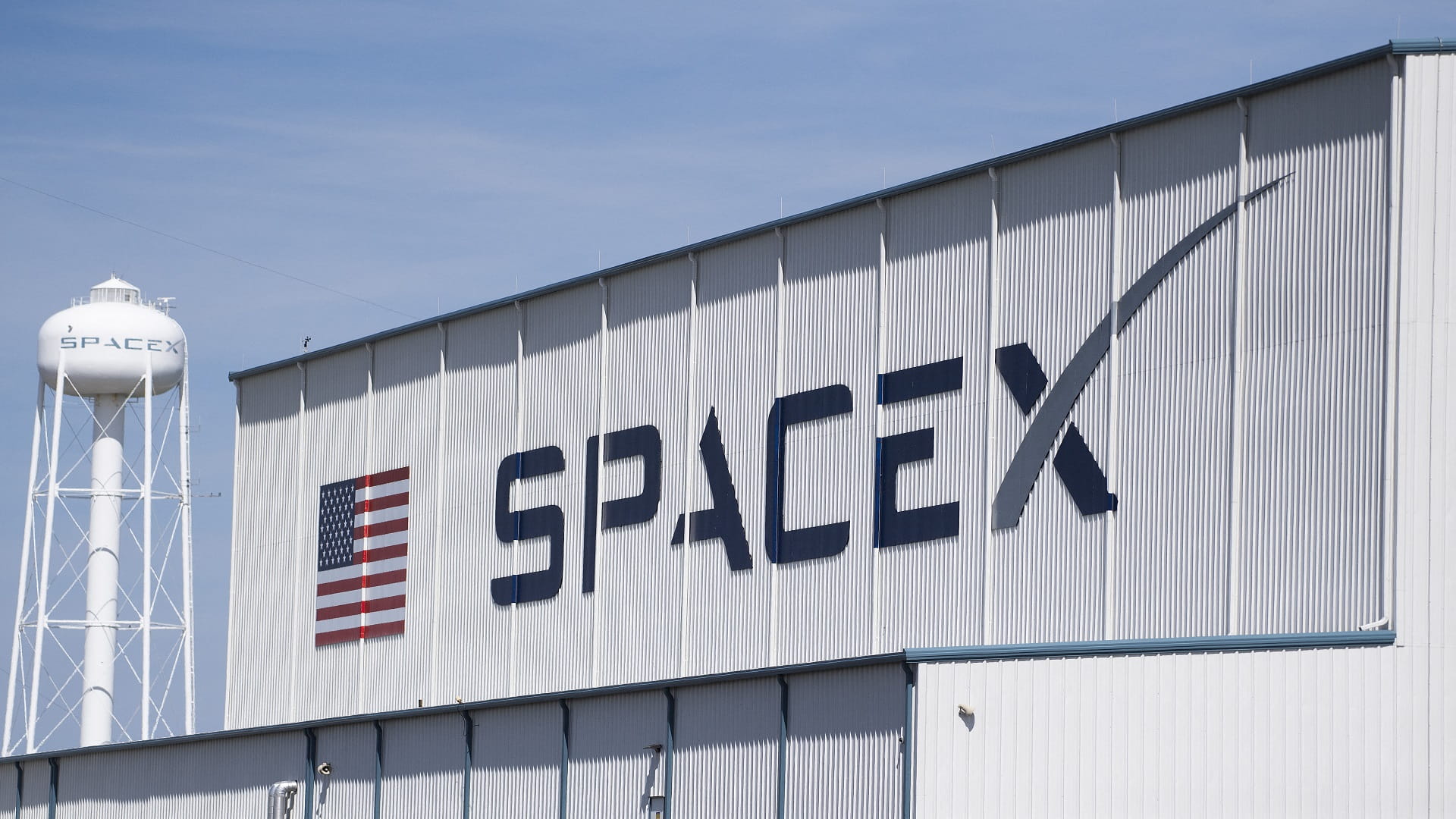 Image for the title: SpaceX accepts payment to launch lunar mission next year 