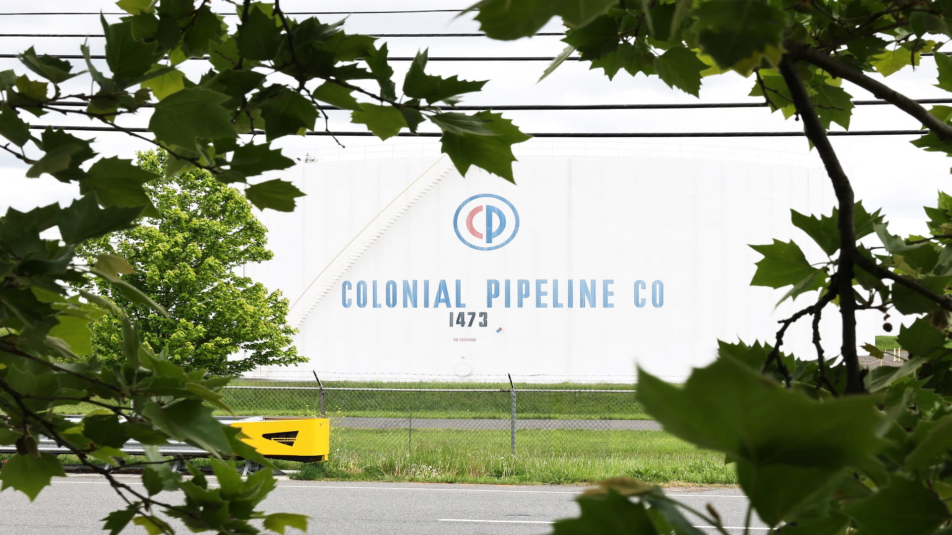 Image for the title: US fuel supplies tighten as energy pipeline outage enters 5th day 