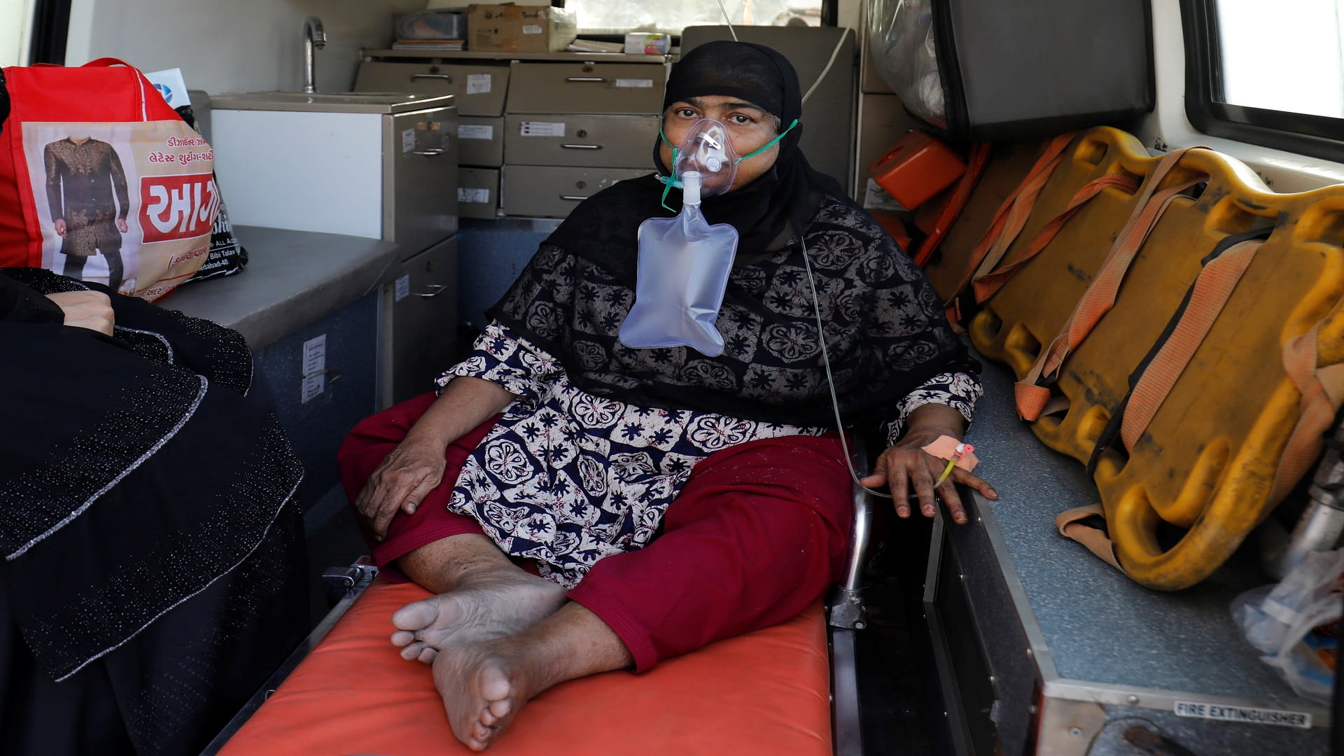 صورة بعنوان: مع تزايد الدعوات للإغلاق...إصابات كورونا في الهند تنخفض من ذروتها 