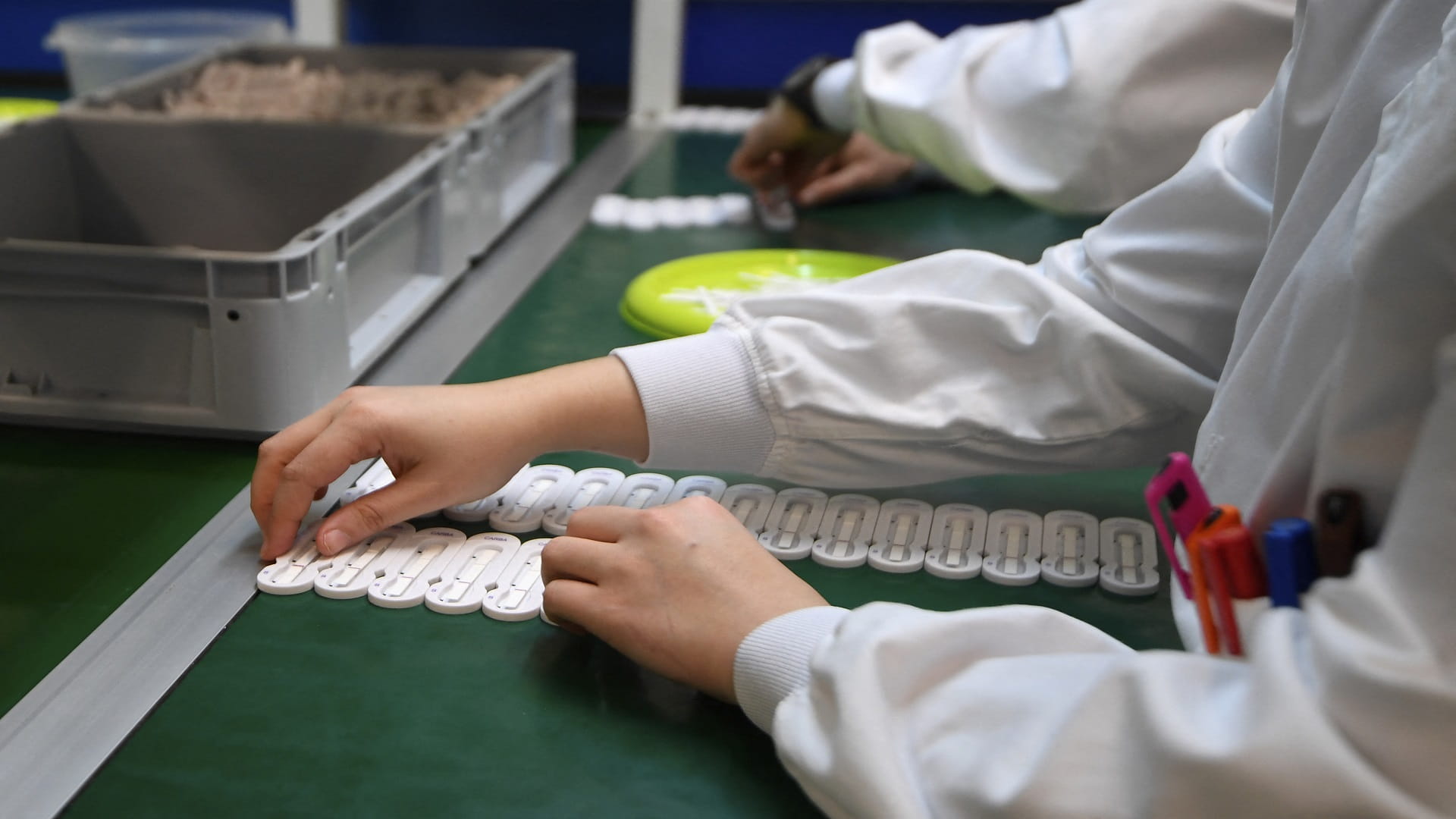 Image for the title: Higher antibiotic doses may make bacteria 'fitter': study 