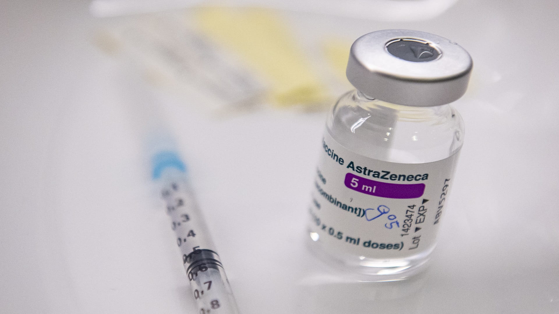 Image for the title: Brazil states suspend AstraZeneca vaccine for pregnant women 