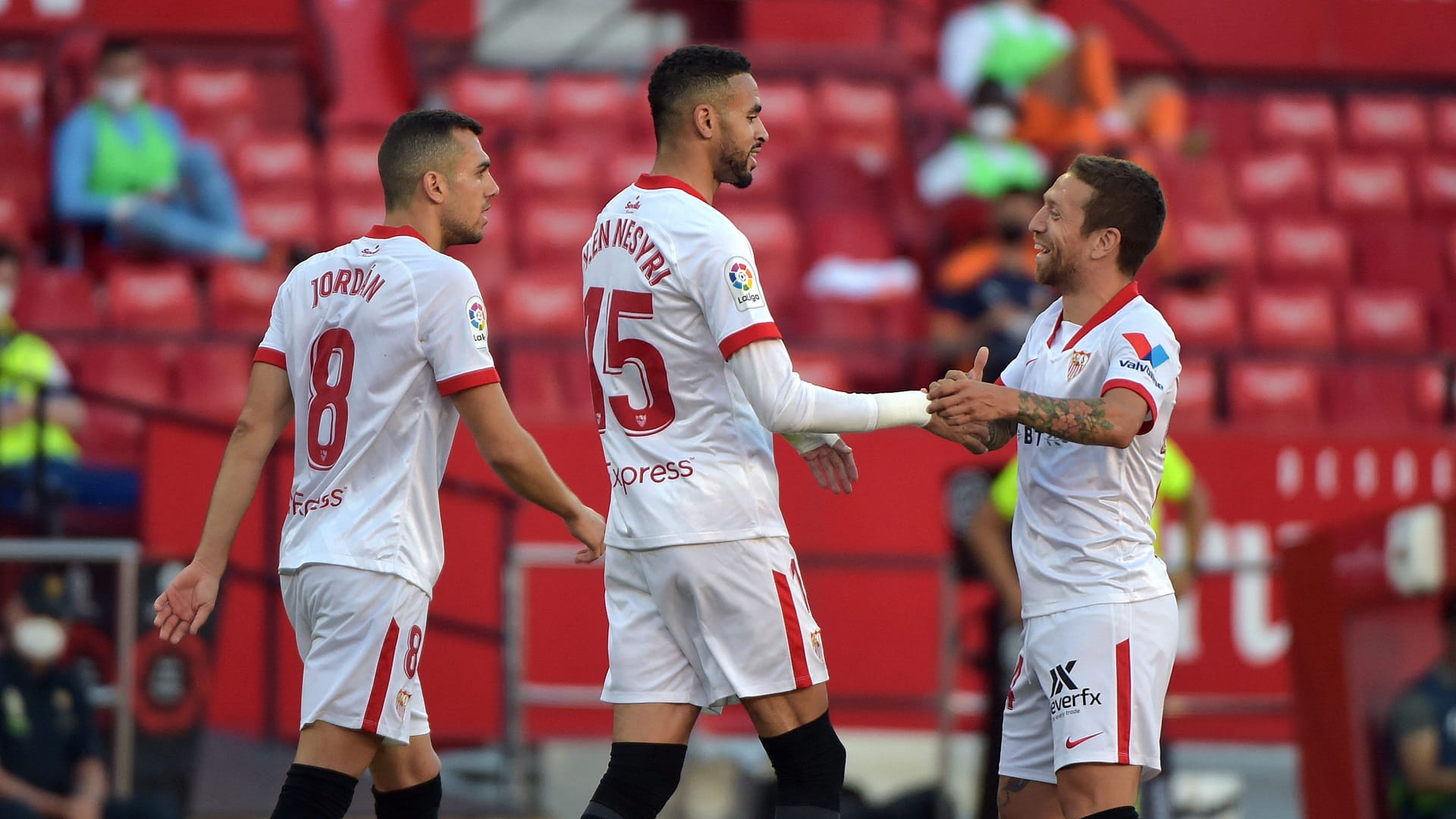 صورة بعنوان: إشبيلية يتمسك بآماله الضئيلة في المنافسة على لقب الليغا 