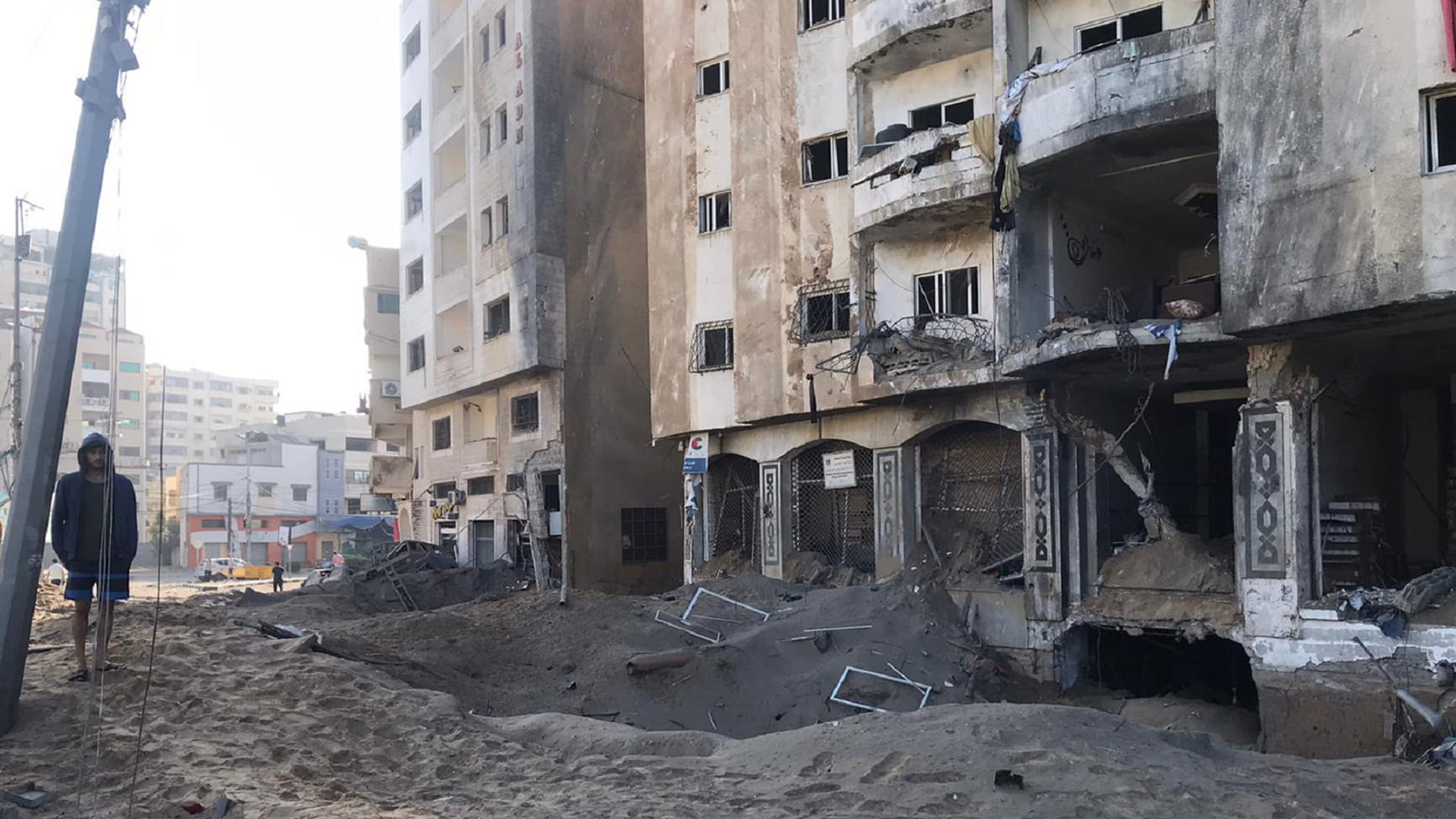 Image for the title: Death toll rises to 43 due to Israeli raids on Gaza 