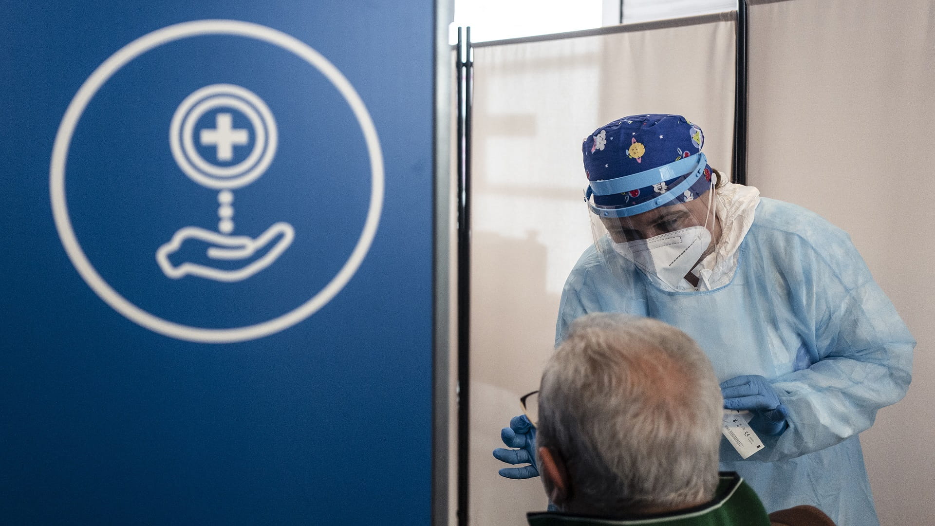 Image for the title: Italy reports 201 coronavirus deaths, 8,085 new cases 