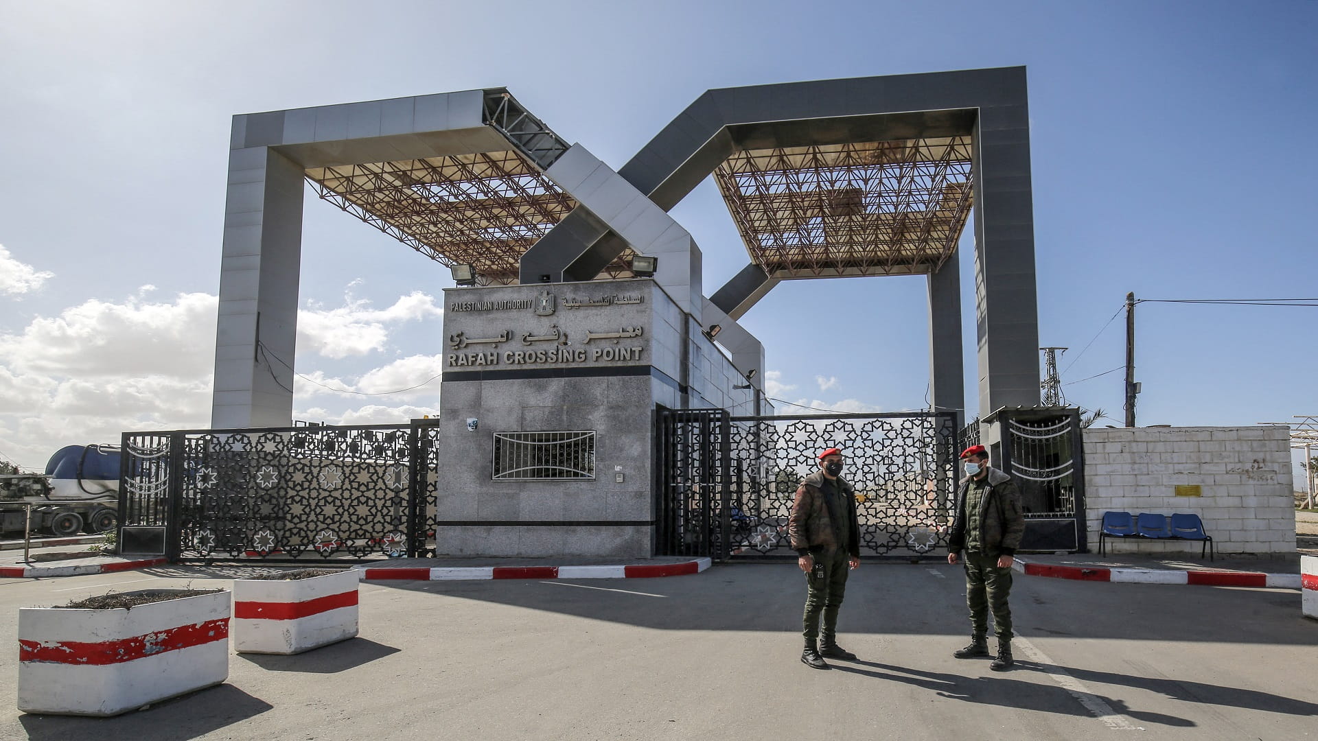 Image for the title: Egypt sends ambulances to evacuate Gaza wounded 