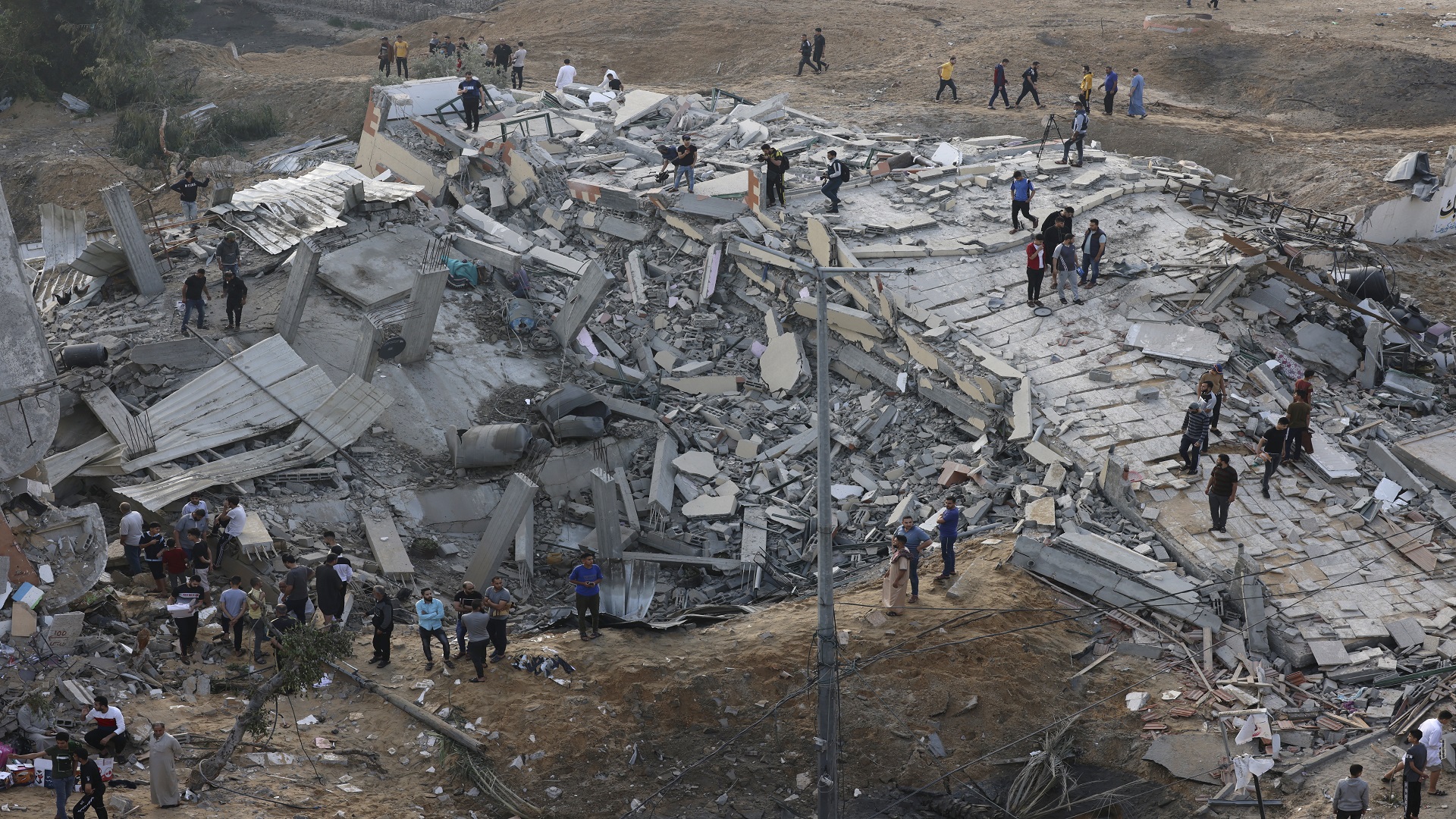 Image for the title: Death toll from Israeli attacks on Gaza climbs to 139 