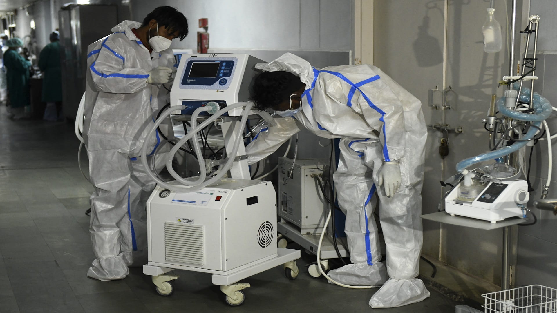 Image for the title: India reports daily rise of 326,098 in coronavirus infections 