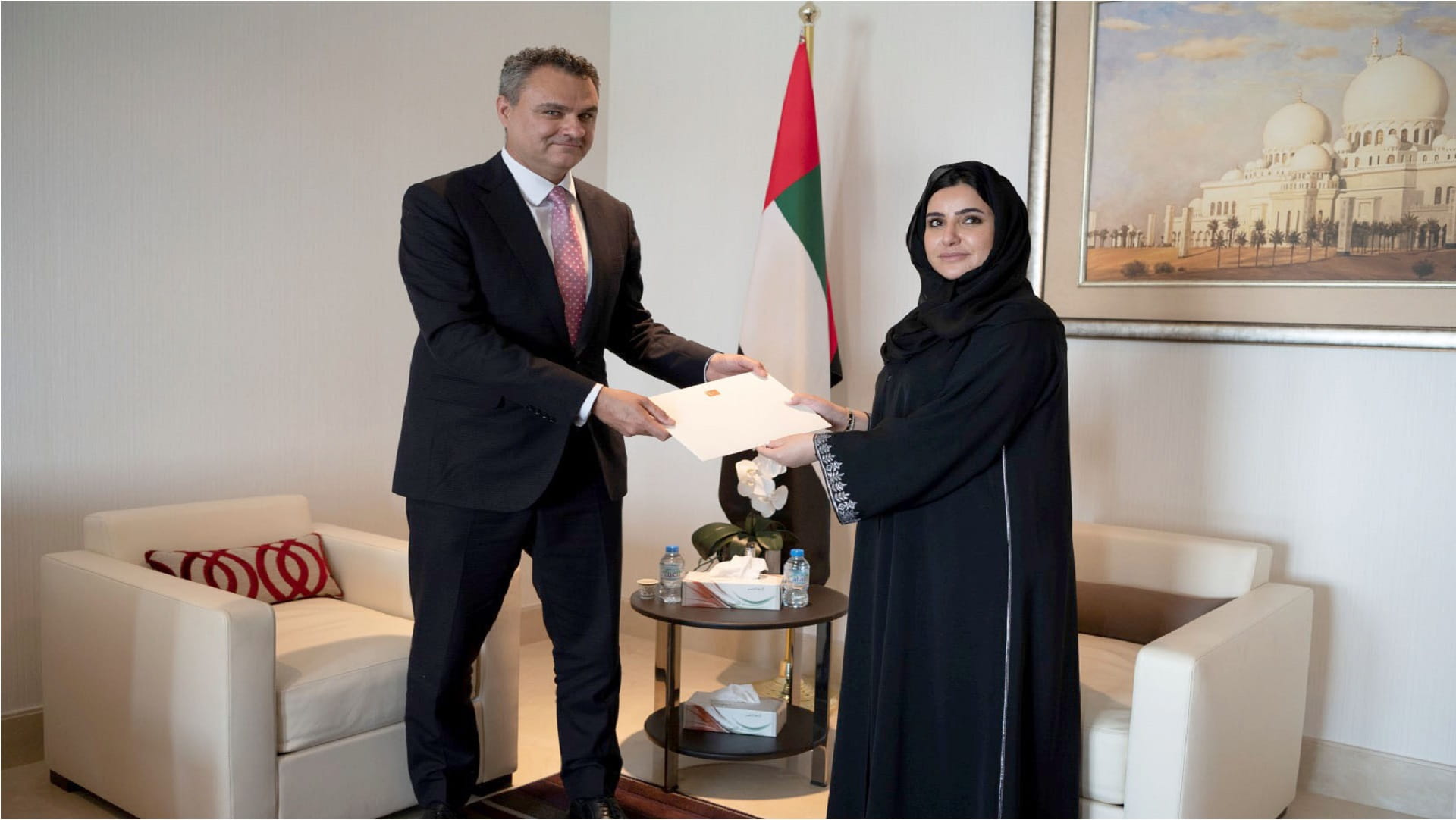 صورة بعنوان: وزارة الخارجية تتسلم نسخة من أوراق اعتماد السفير التركي 