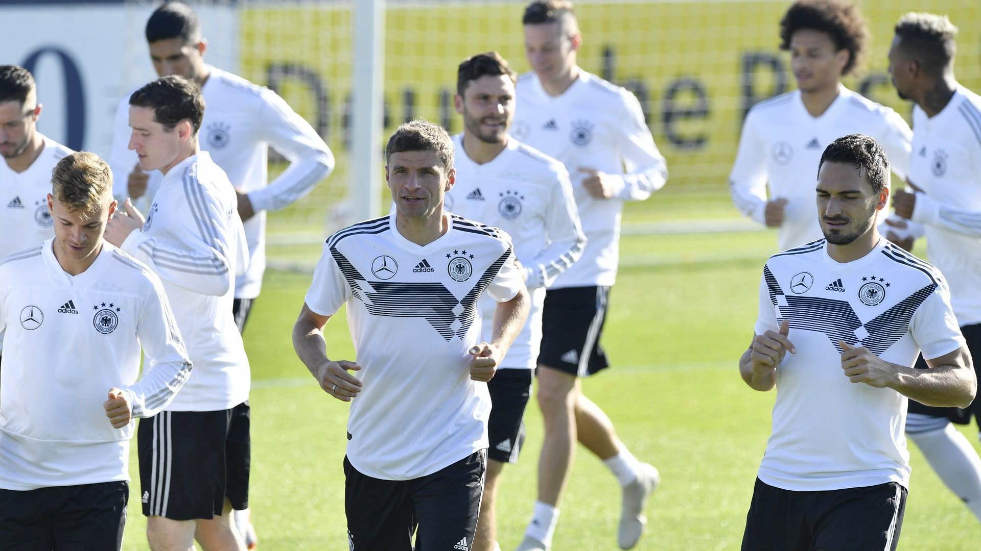 صورة بعنوان: لوف يستدعي مولر وهوملز لقائمة المانشافت استعداداً ليورو 2020 