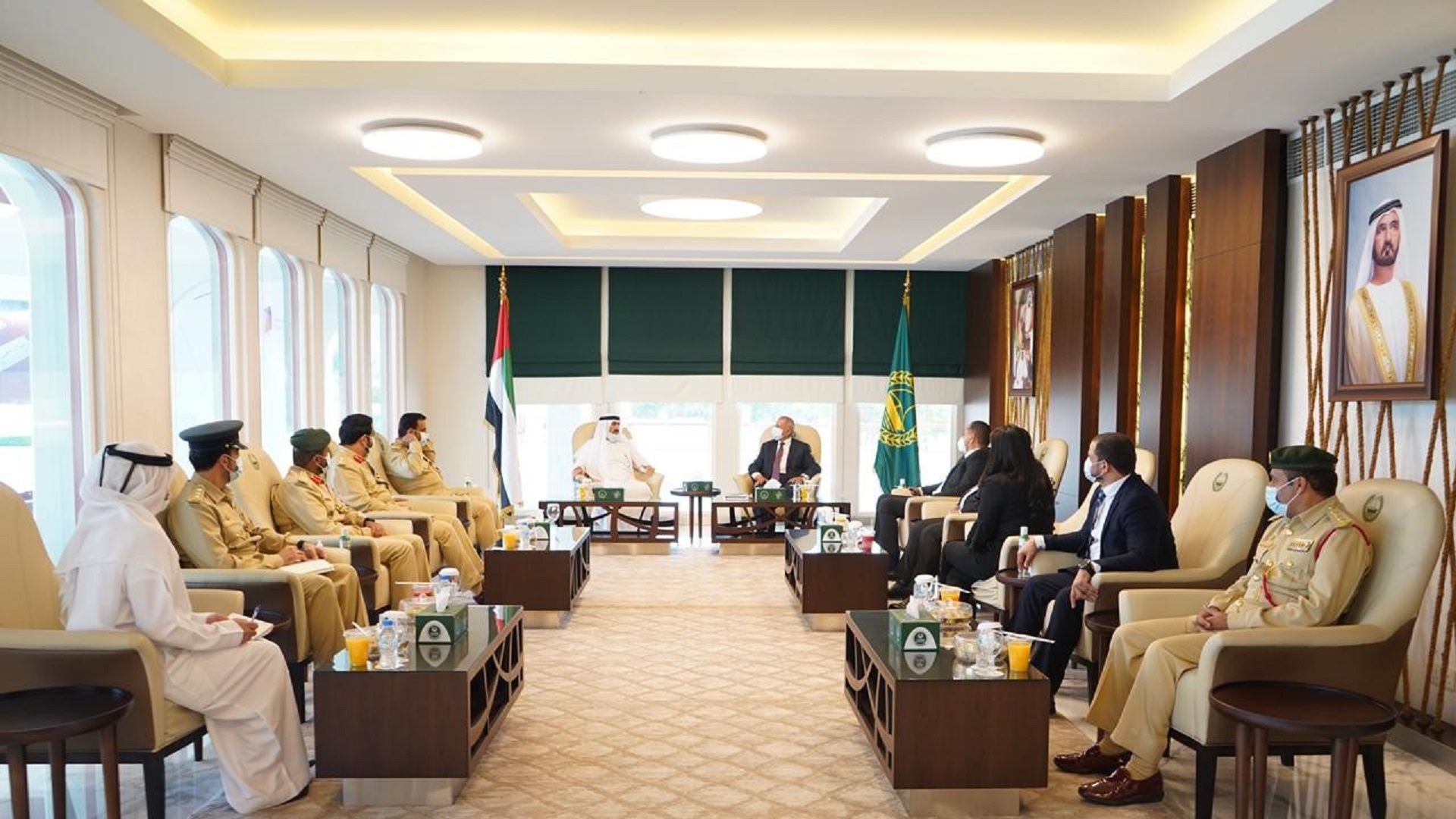 صورة بعنوان: شرطة دبي تبحث جوانب التدريب مع وفد من "الأكاديمية العربية للعلوم" 