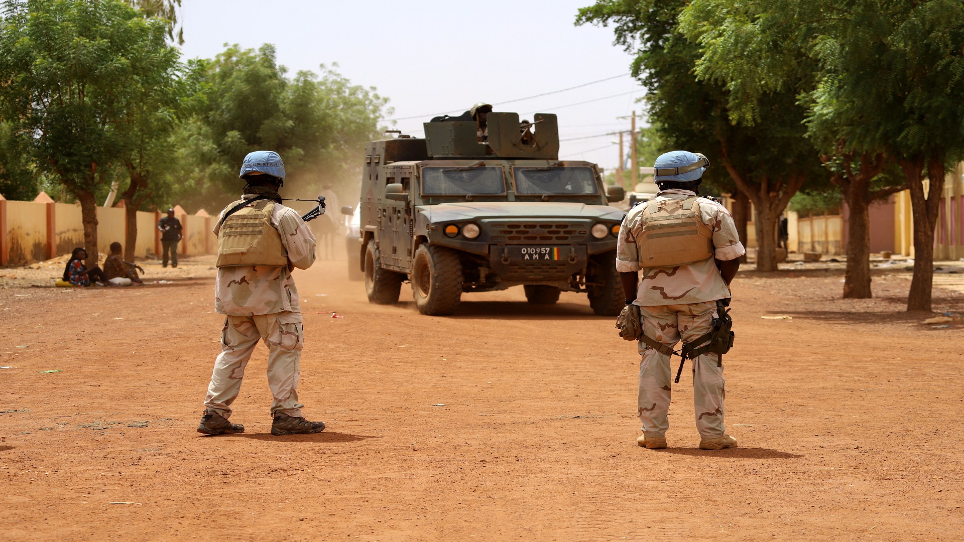Image for the title: Mine kills 16 civilians in northern Mali 