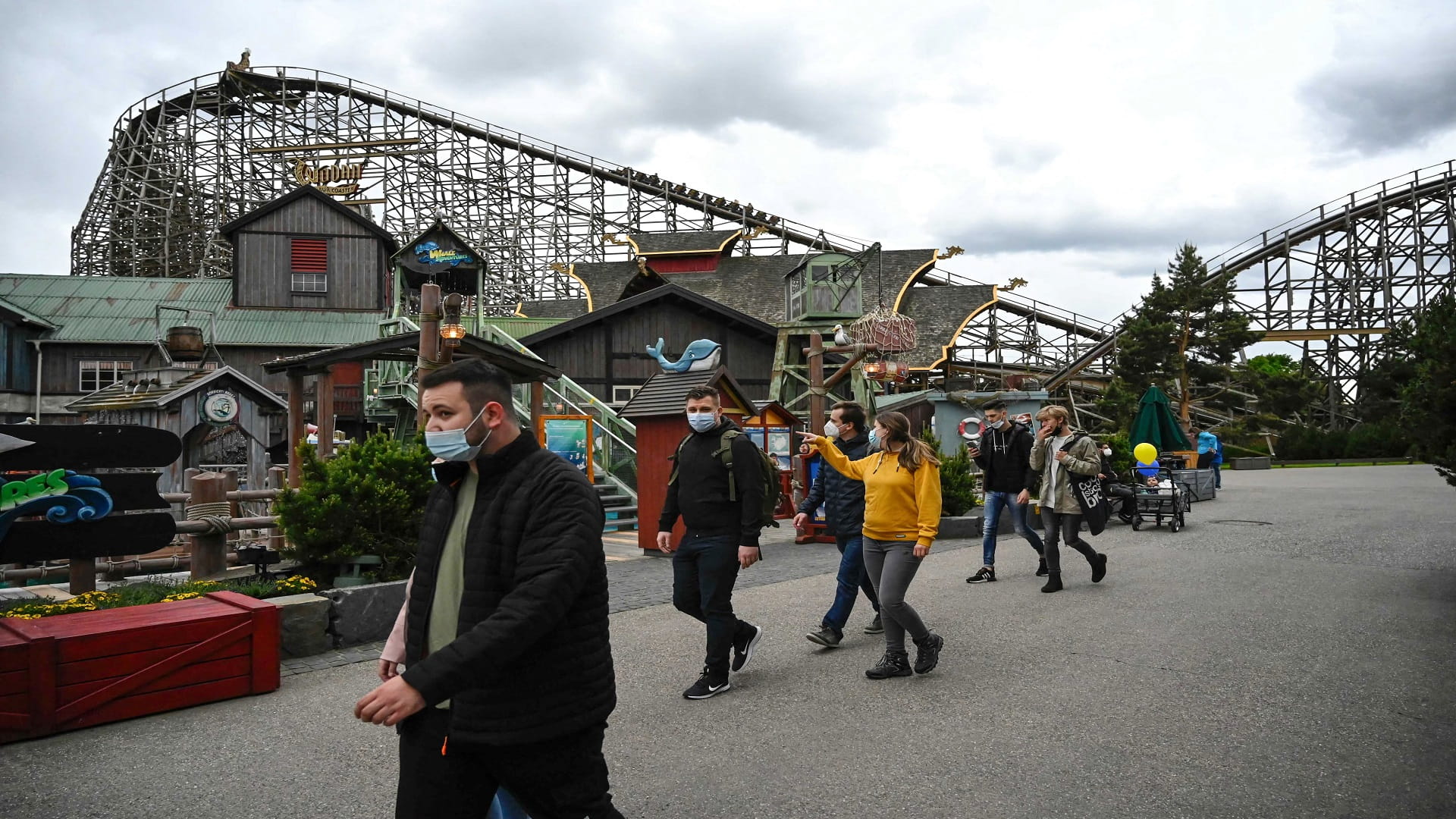 Image for the title: Germany declares U.K. a virus variant region 