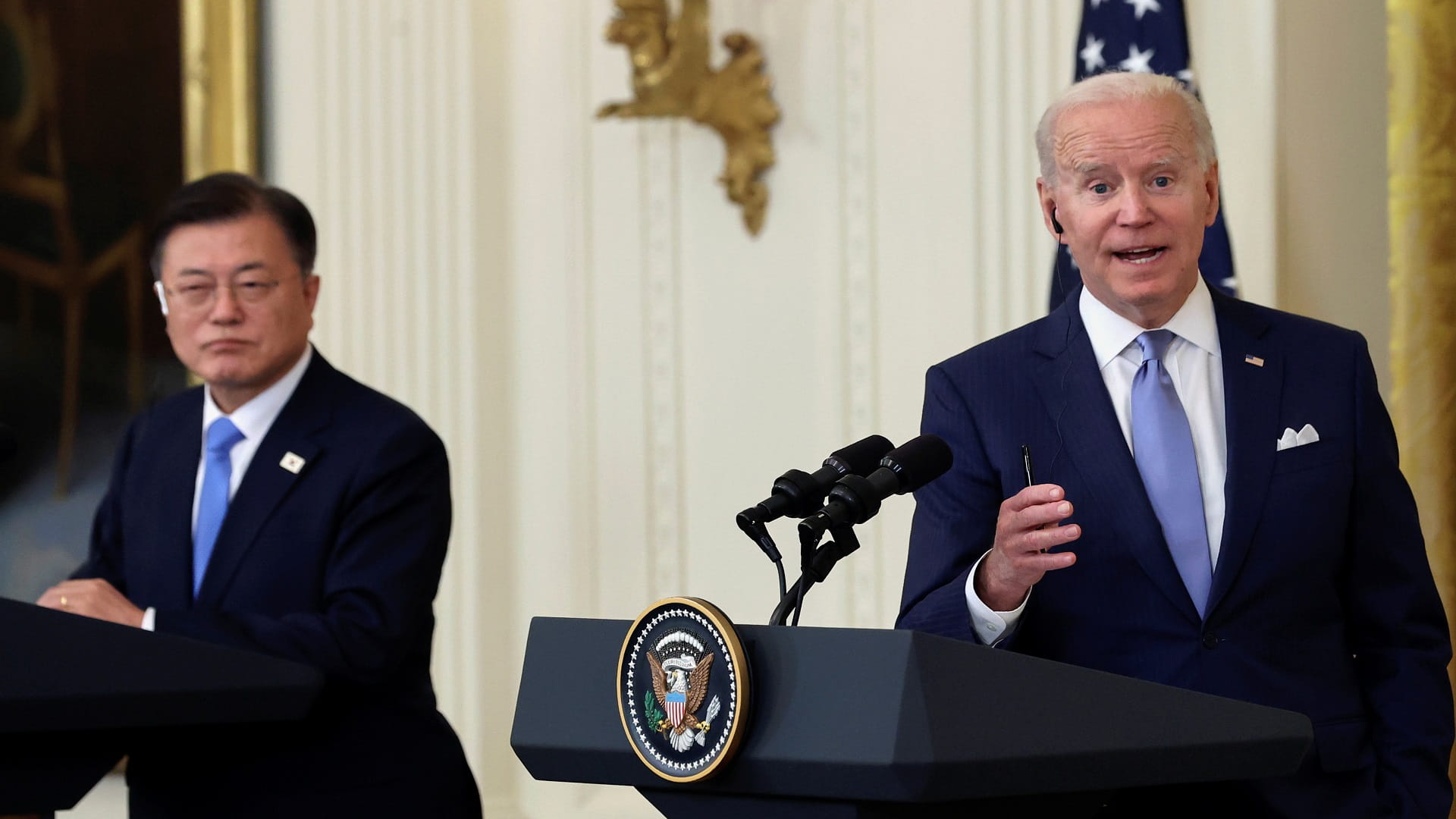 صورة بعنوان: بايدن ومون جيه - إن يؤكدان ضرورة الحوار مع كوريا الشمالية 