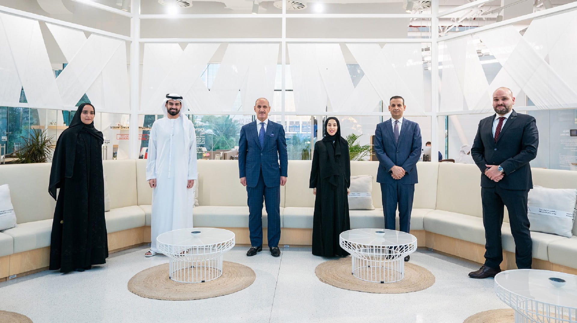 صورة بعنوان: شما المزروعي تبحث ووزير الشباب والرياضة العراقي تعزيز التعاون 