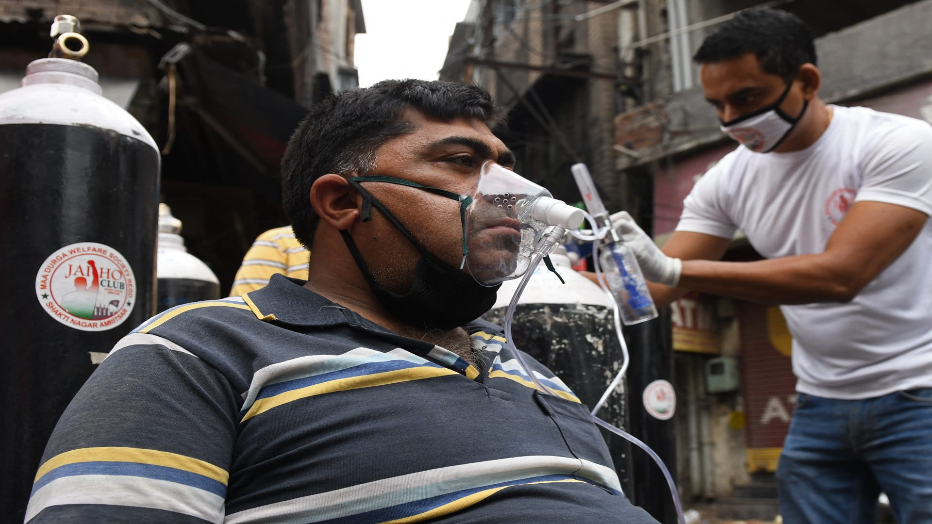 Image for the title: India passes 300,000 Covid-19 deaths: health ministry 