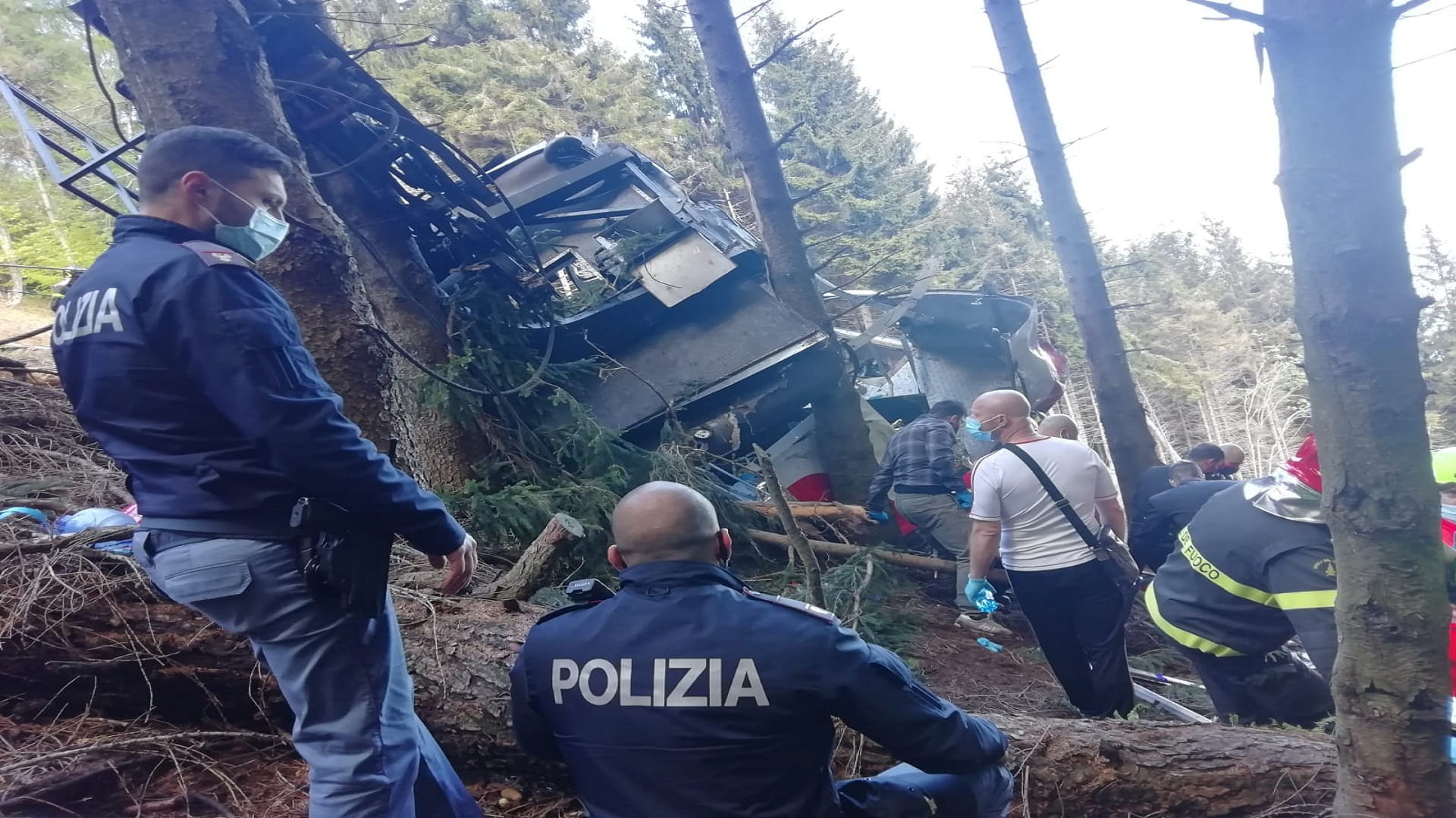 Image for the title: Italian cable car crash kills 14 people, child seriously hurt 