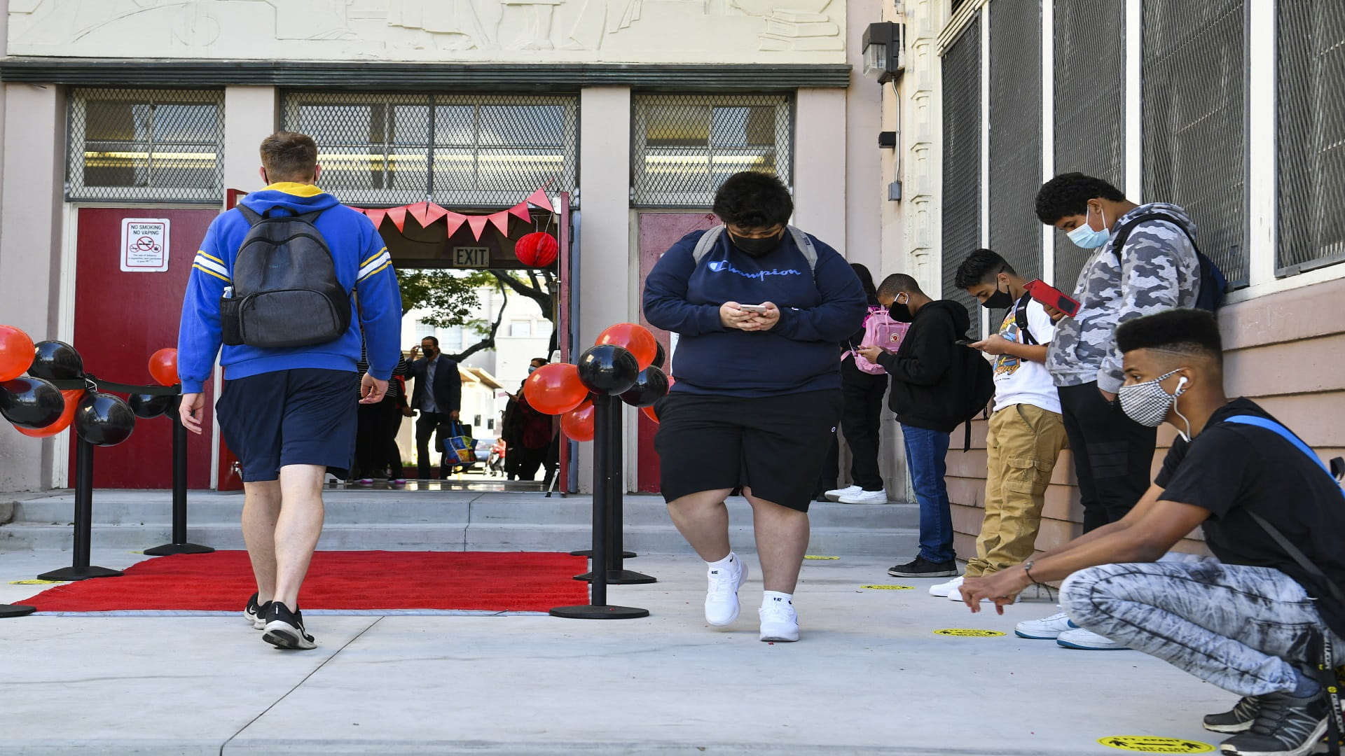 Image for the title: New York City, Los Angeles to send students back to school 