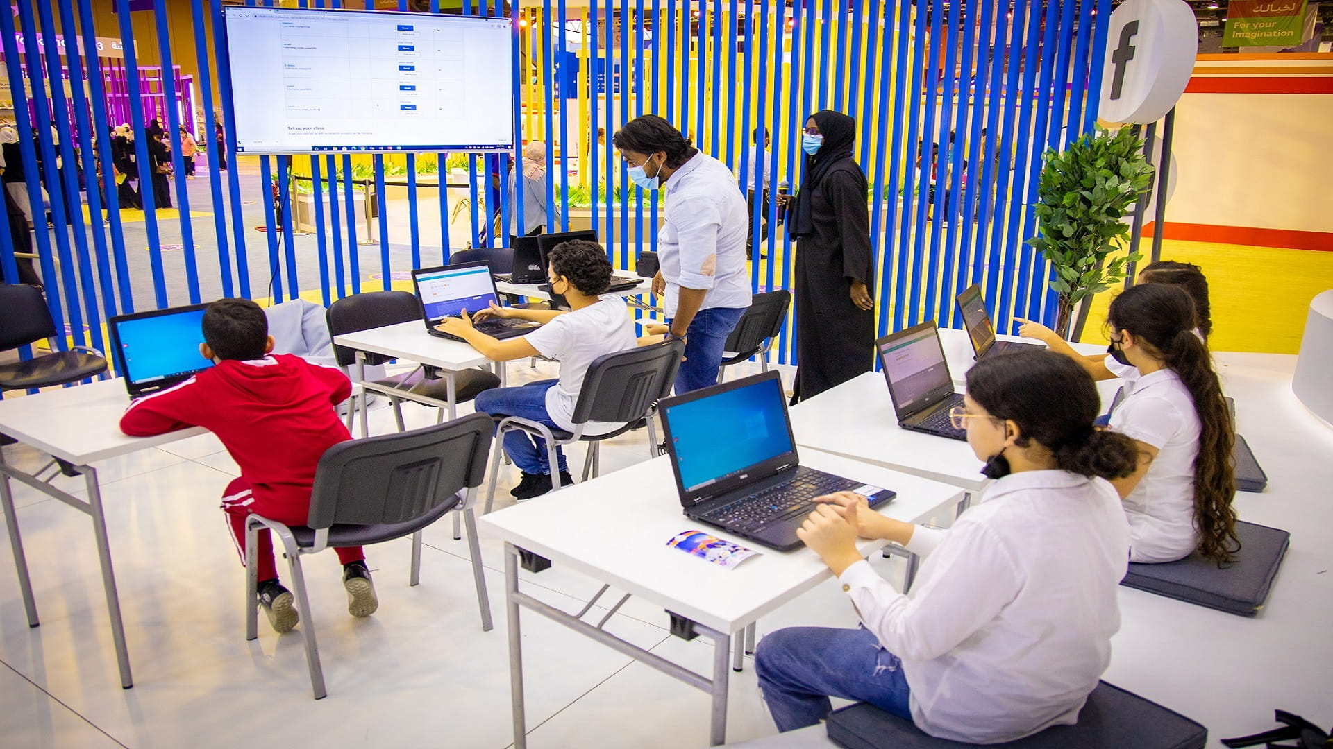 Image for the title: SCRF workshop on technology behind developing mobile applications 