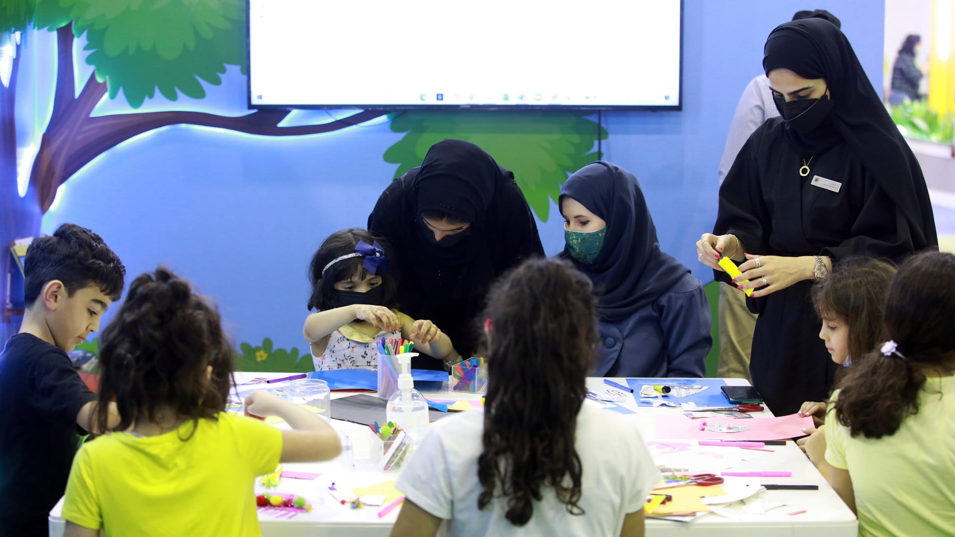 صورة بعنوان: "أطفال الشارقة" ترسخ ثقافة القراءة والاطلاع في المهرجان القرائي 