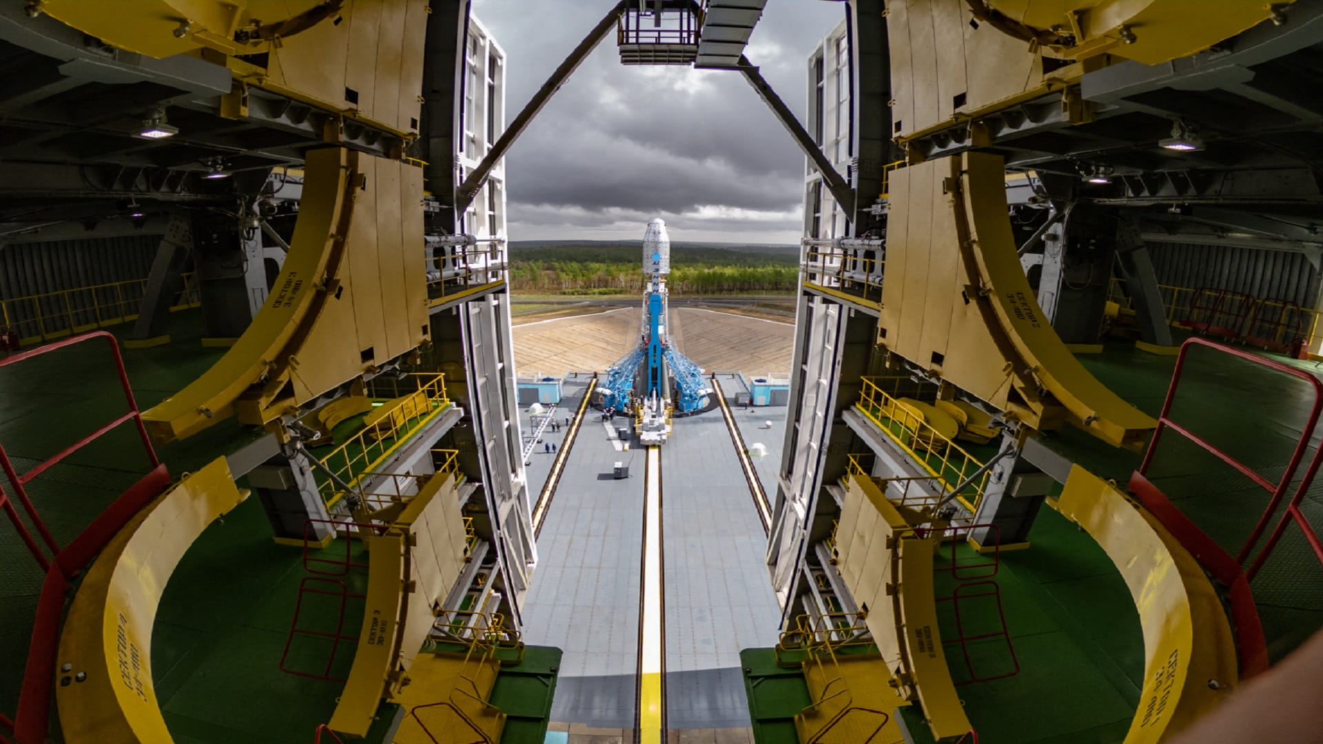 Image for the title: Launch postponed for Soyuz rocket with UK telecom satellites 